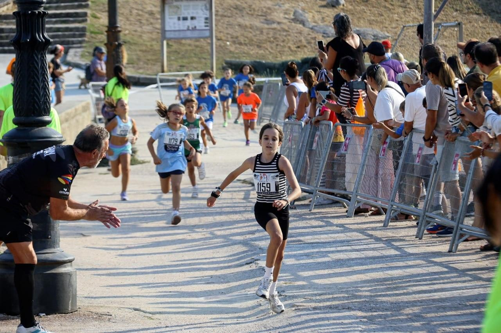 Galería | Más de 1.300 personas corren y caminan por Baiona