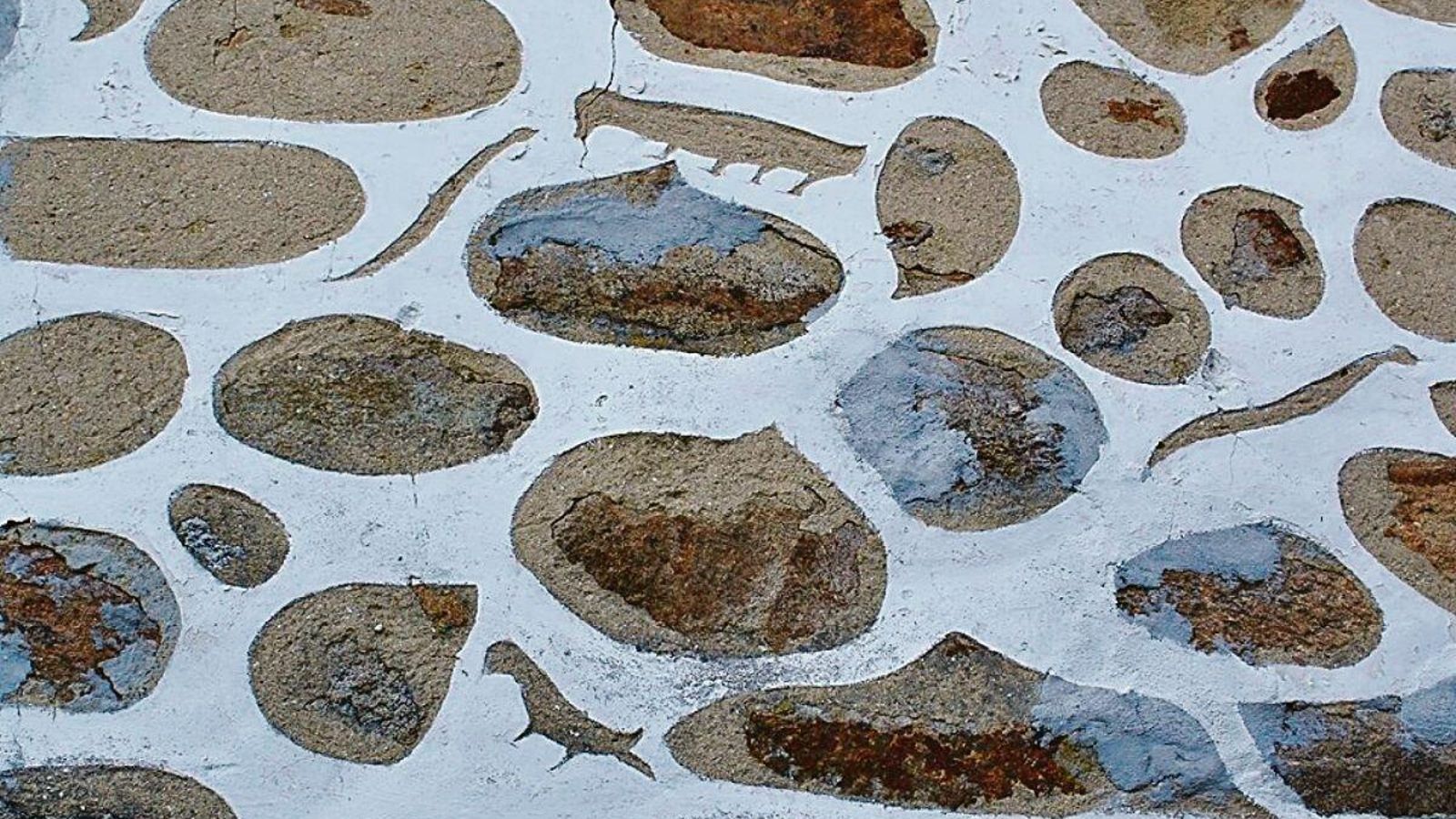 Casa esgrafiada con varios motivos en Ramirás (JAVIER TORRES)