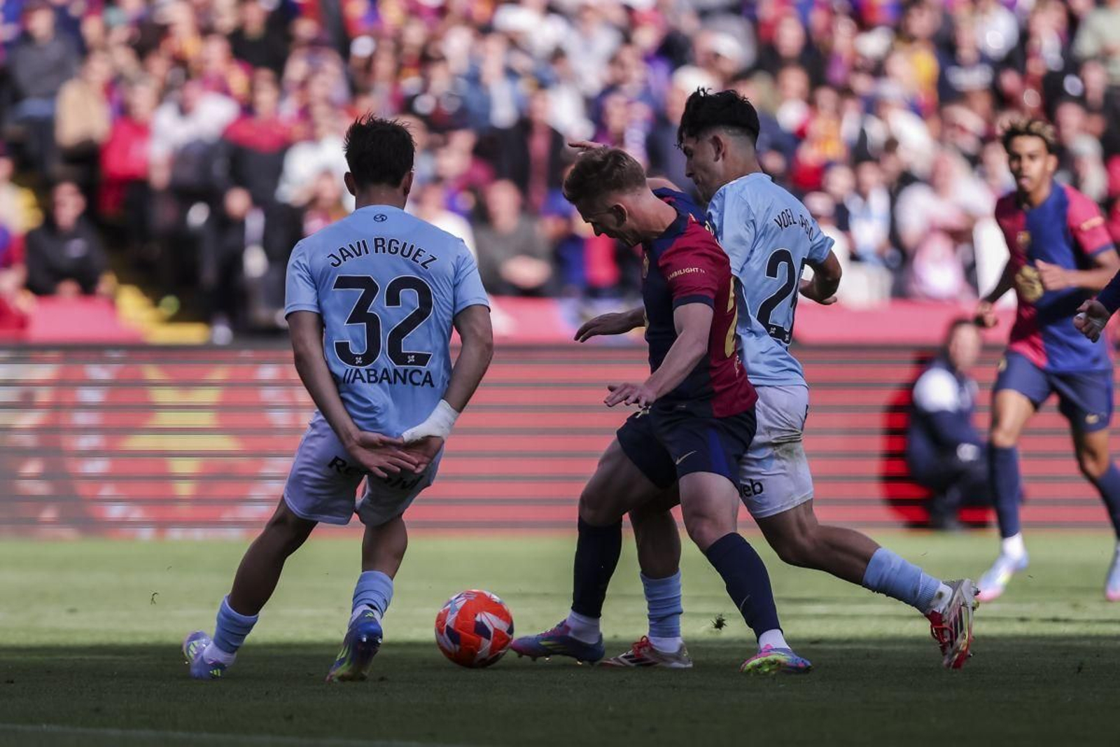 La acción del penalti a Olmo revisada por el VAR, que no intervino en la jugada de Durán.