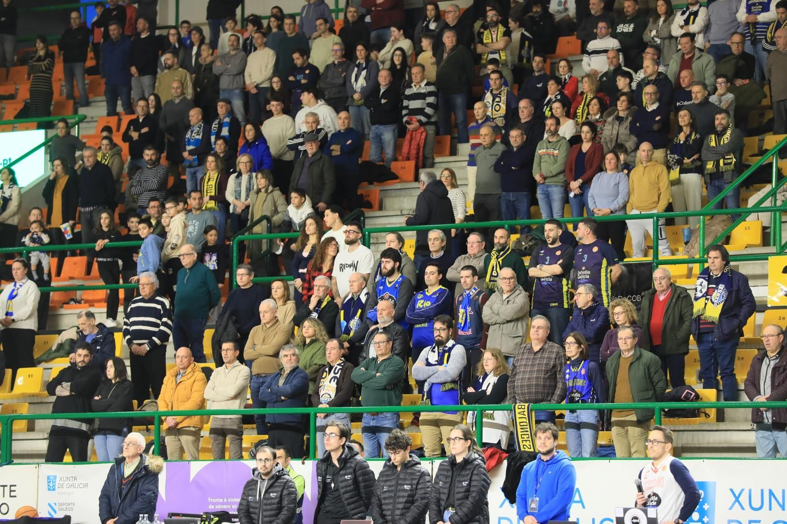 Galería | El Pazo responde al llamado del COB y disfruta del partido ante HLA Alicante