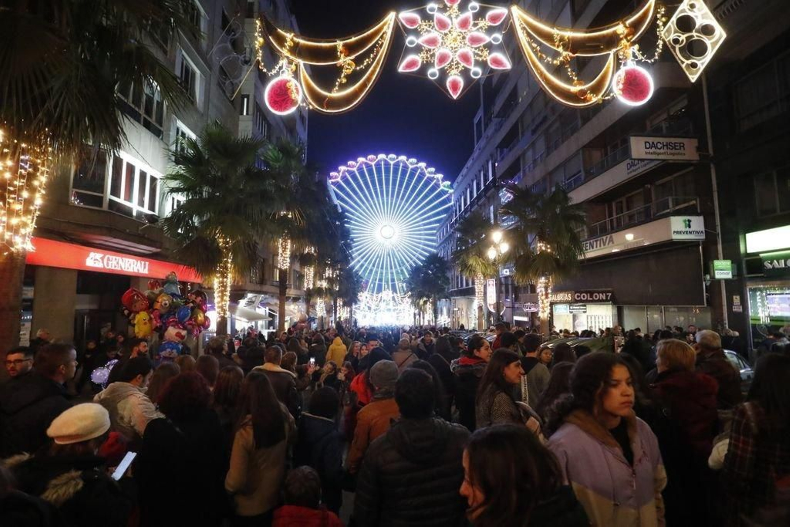 Los turistas invaden Vigo en el Puente147
