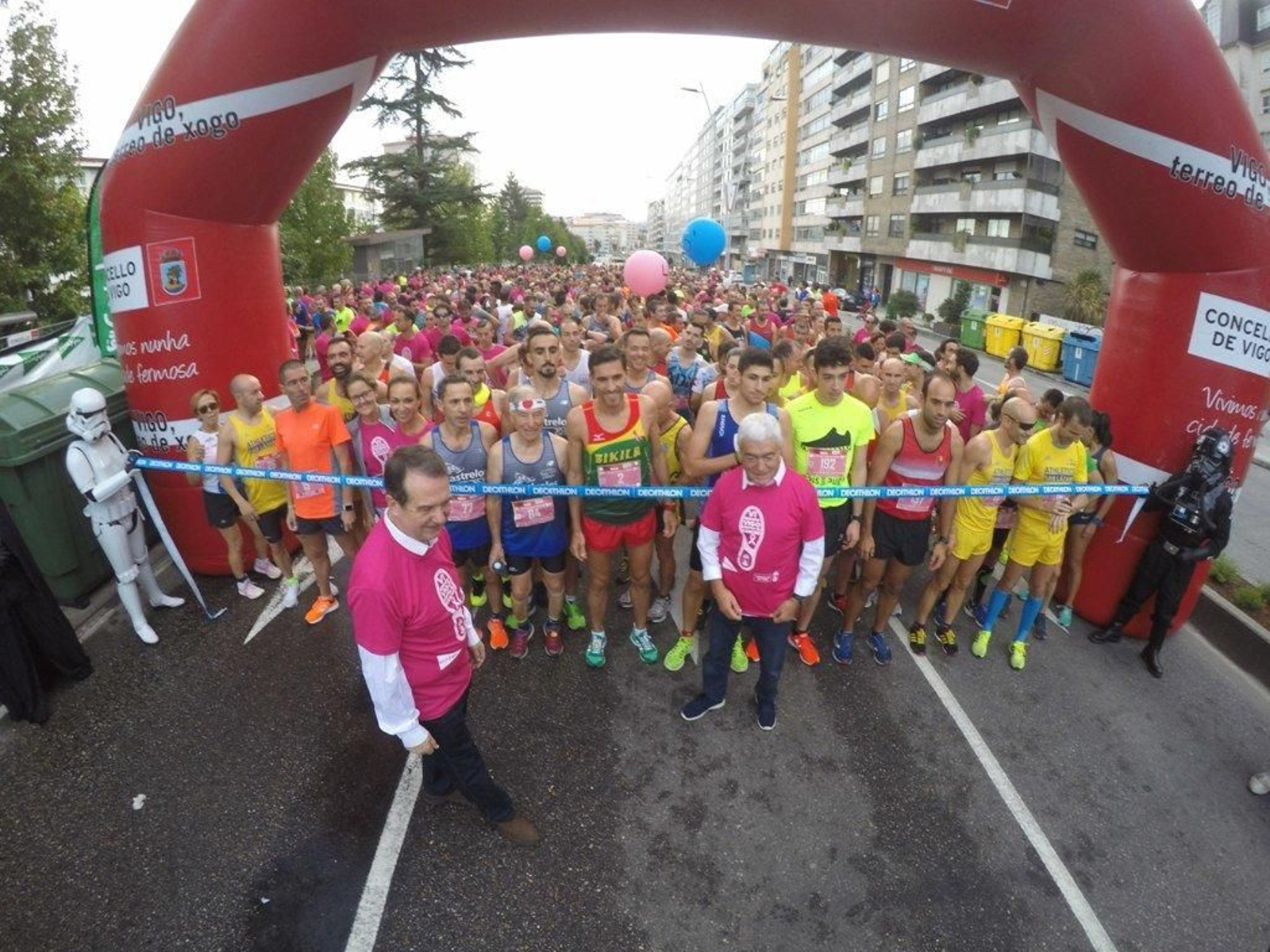 El color rosa abarrotó la Avenida de Castelao - JV Landín 212
