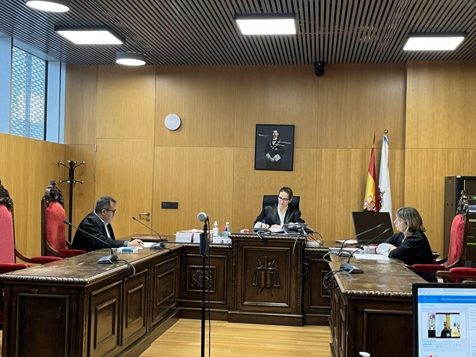 La vista se celebró en ausencia.