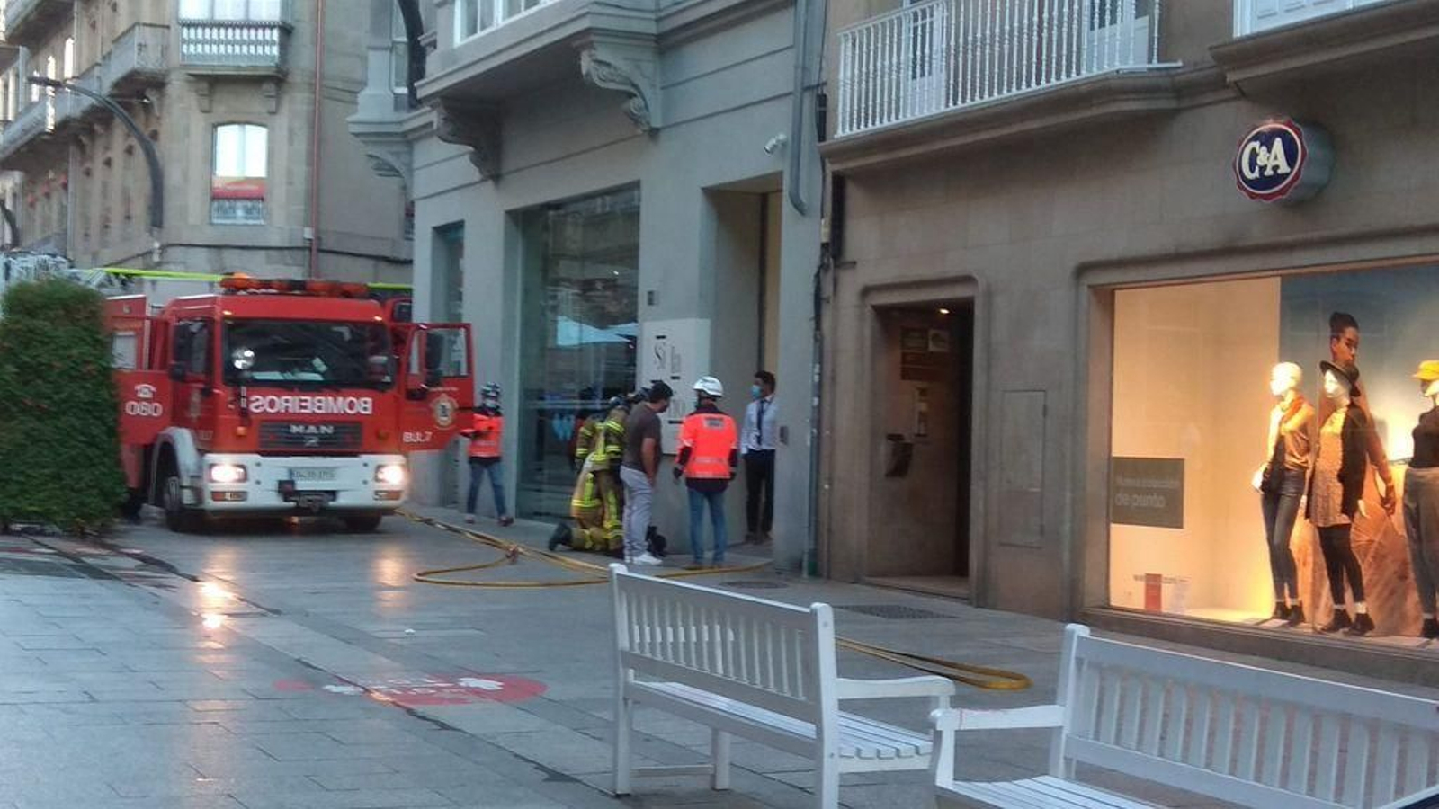 Un incendio se desata en la sede del Celta // Sergio