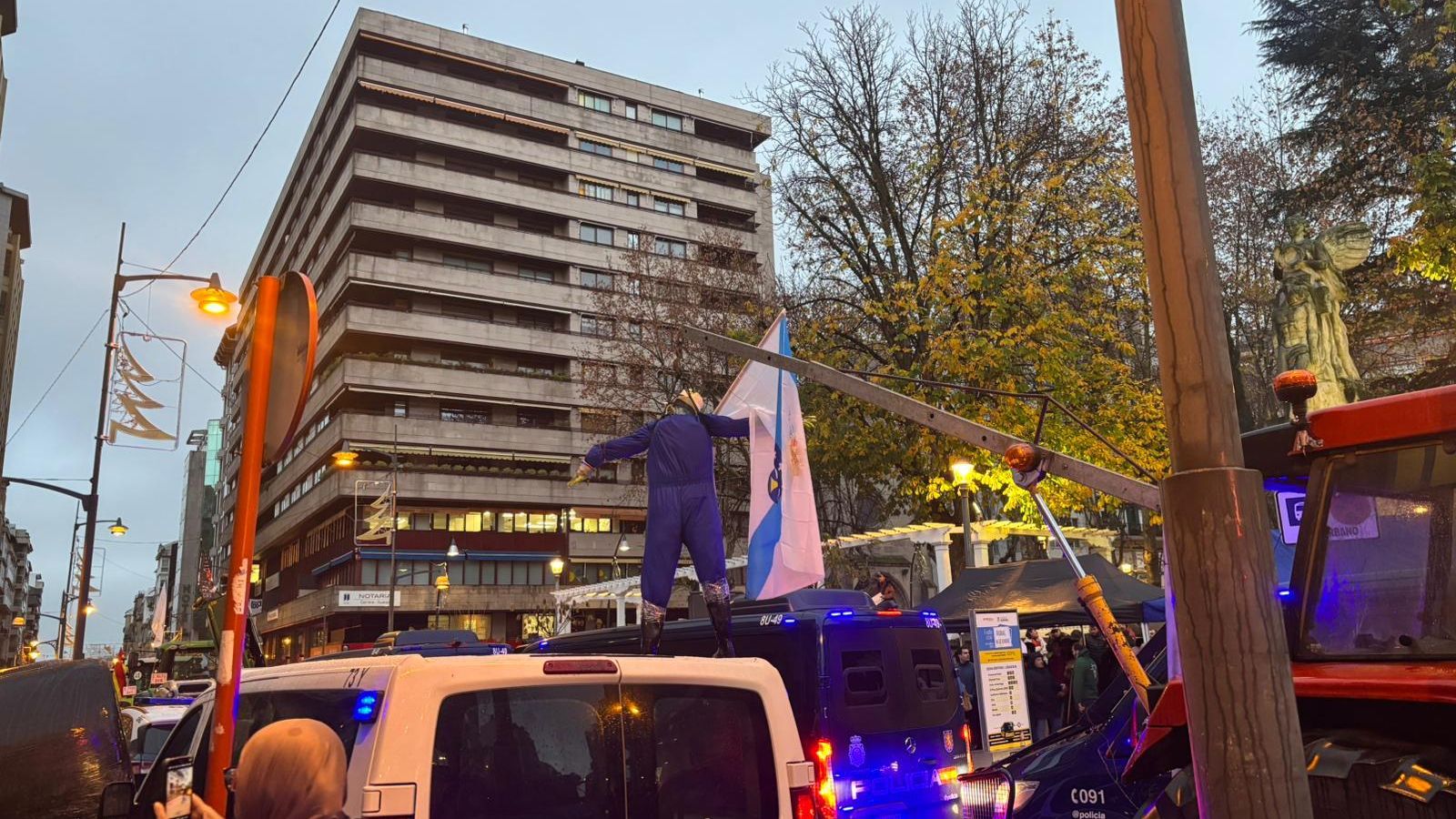 Un momento de las concentraciones de este miércoles frente a la Subdelegación del Gobierno
