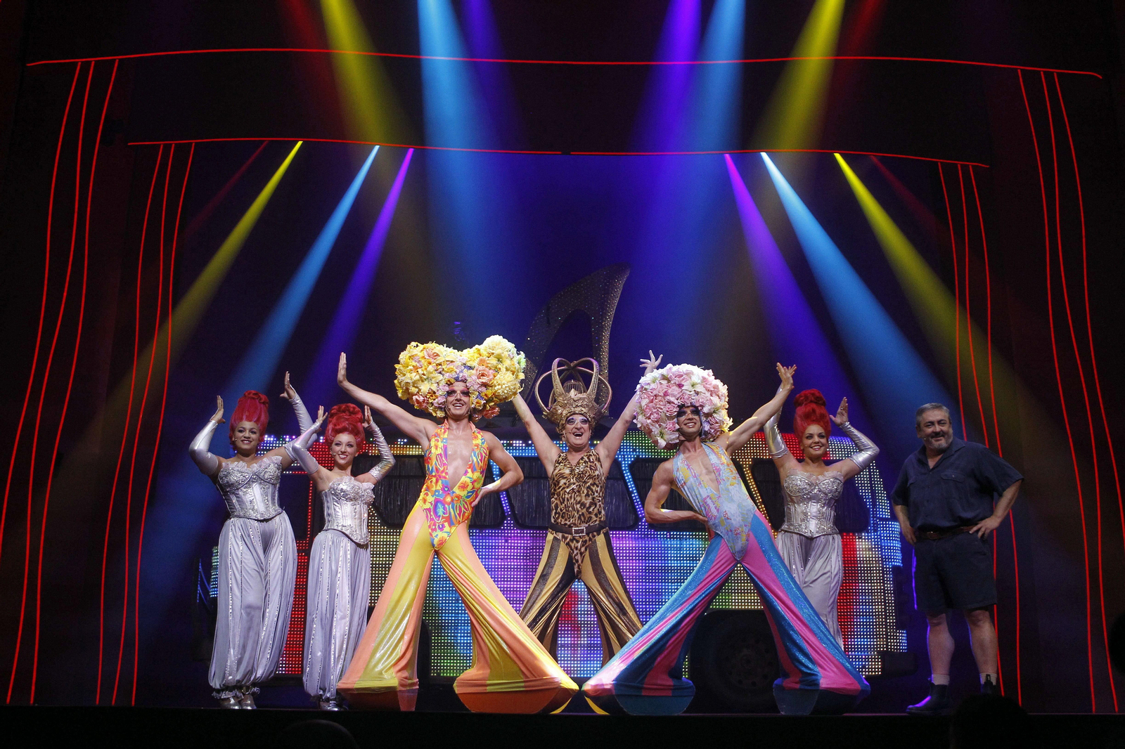 Los protagonistas de la obra 'Priscilla', durante un ensayo (Foto: Ortuño)