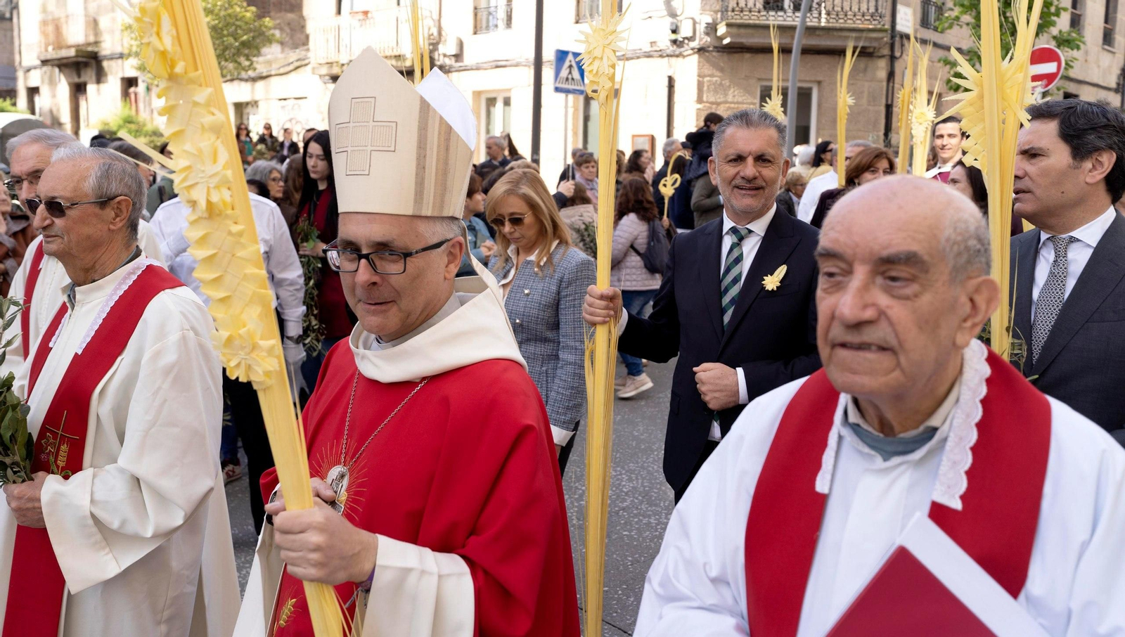 Galería | La Borriquita llena de fe y color las calles de Vigo