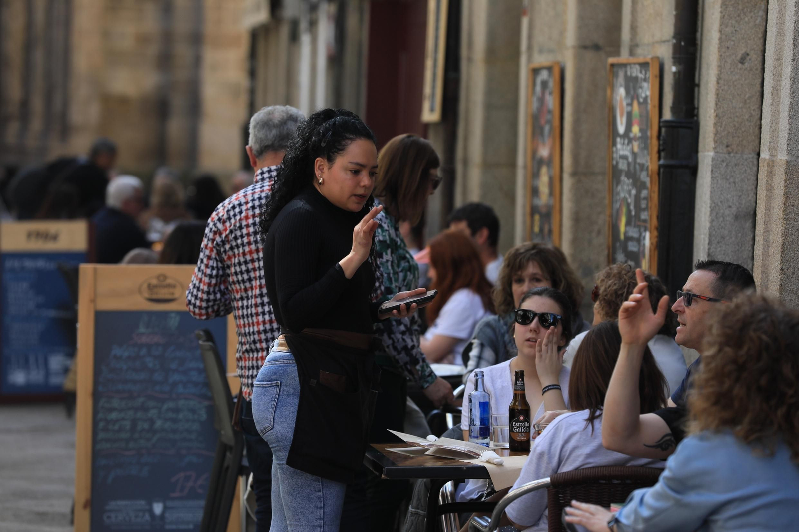 Galería | Los ourensanos salen a la calle y llenan las terrazas por el Día del Padre