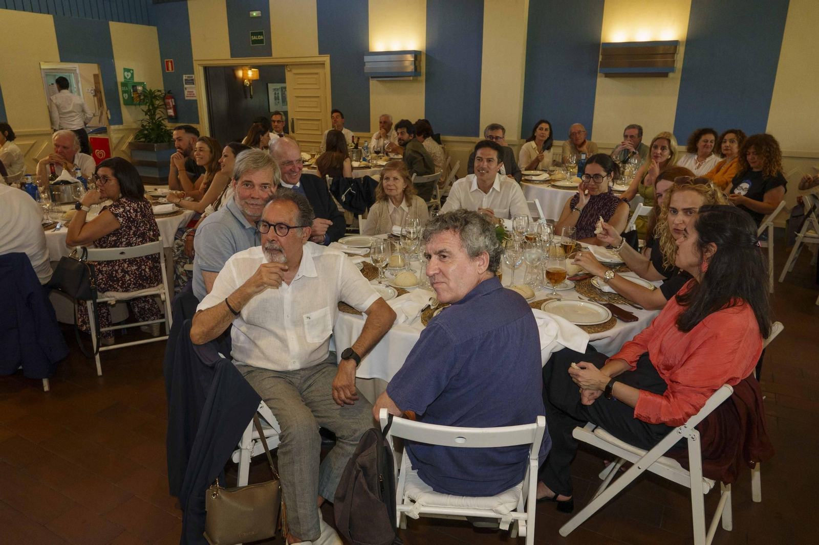 Galería | Emotiva despedida en Vigo al exjuez decano Germán Serrano