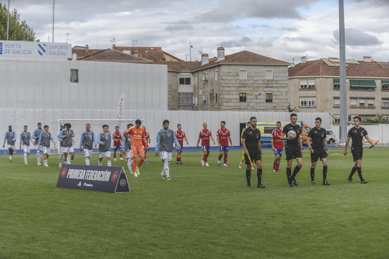 Galería | O Couto disfruta con el estreno de la UD Ourense en Primera Federación, en fotos