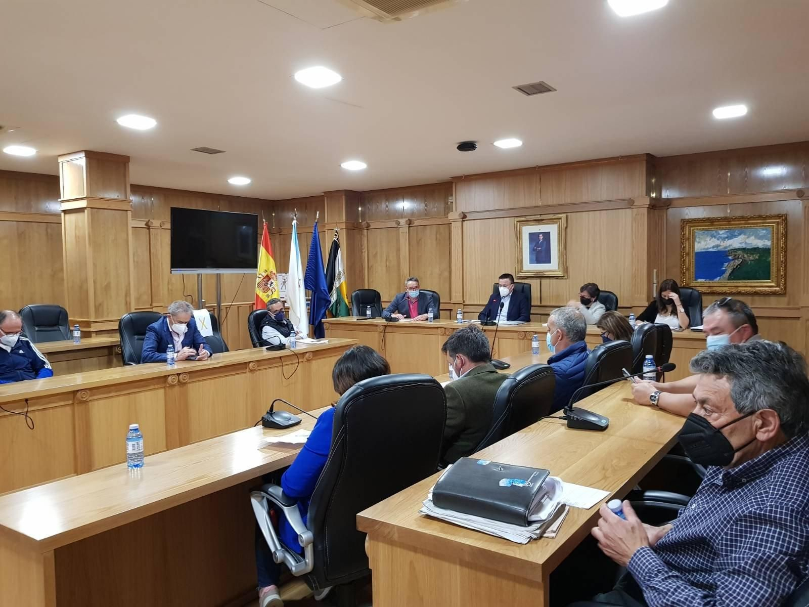 Acudiron ao Salón de Plenos todos os alcaldes e alcaldesas da Limia, así como o rexedor de Xunqueira de Ambía.