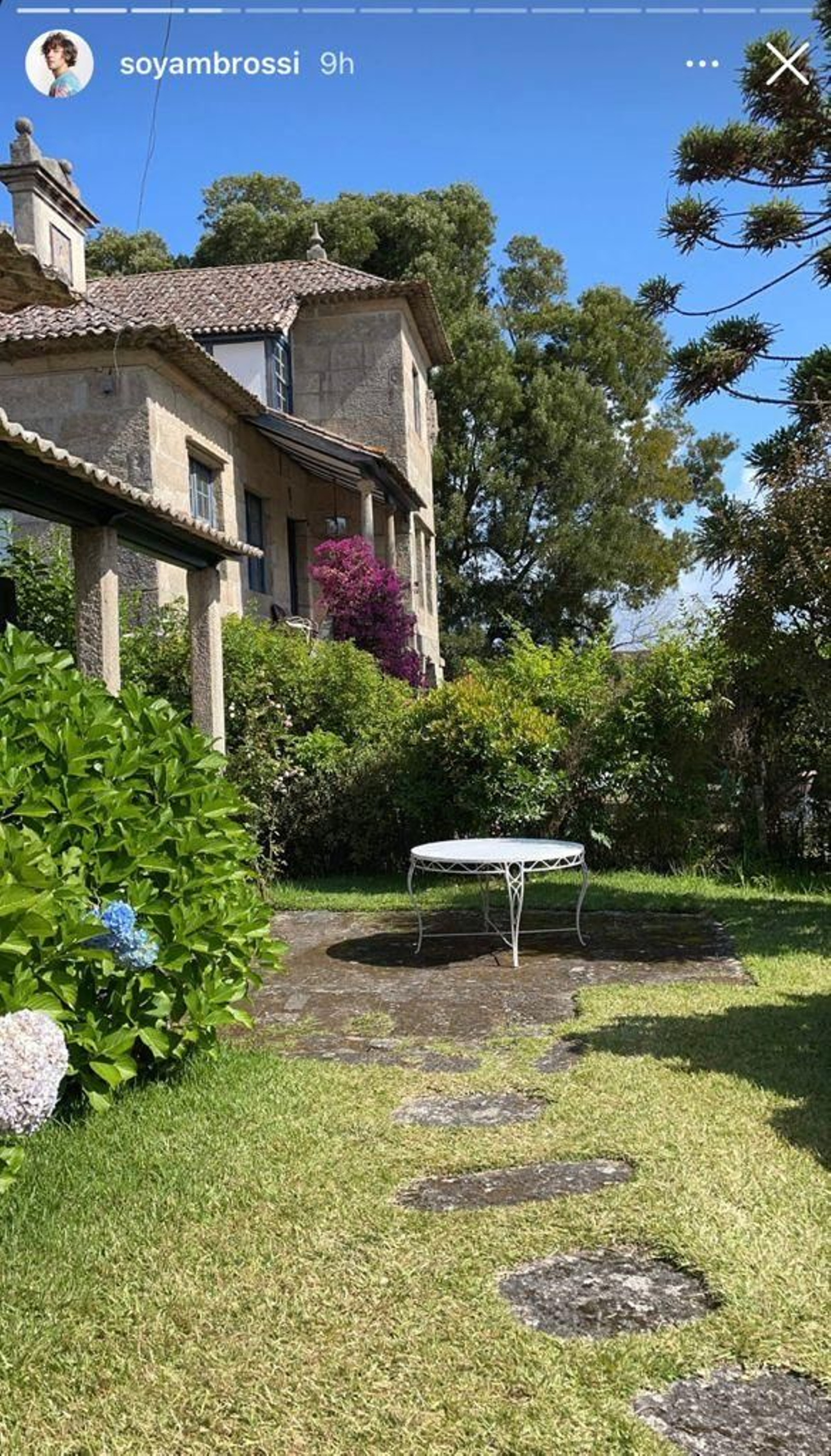 La casa en la que se hospedan, fotografiada por Ambrossi.