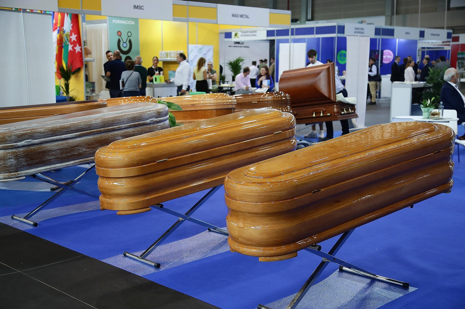 Galería | Las ultimas tendencias en ataúdes y urnas se muestran en Funergal