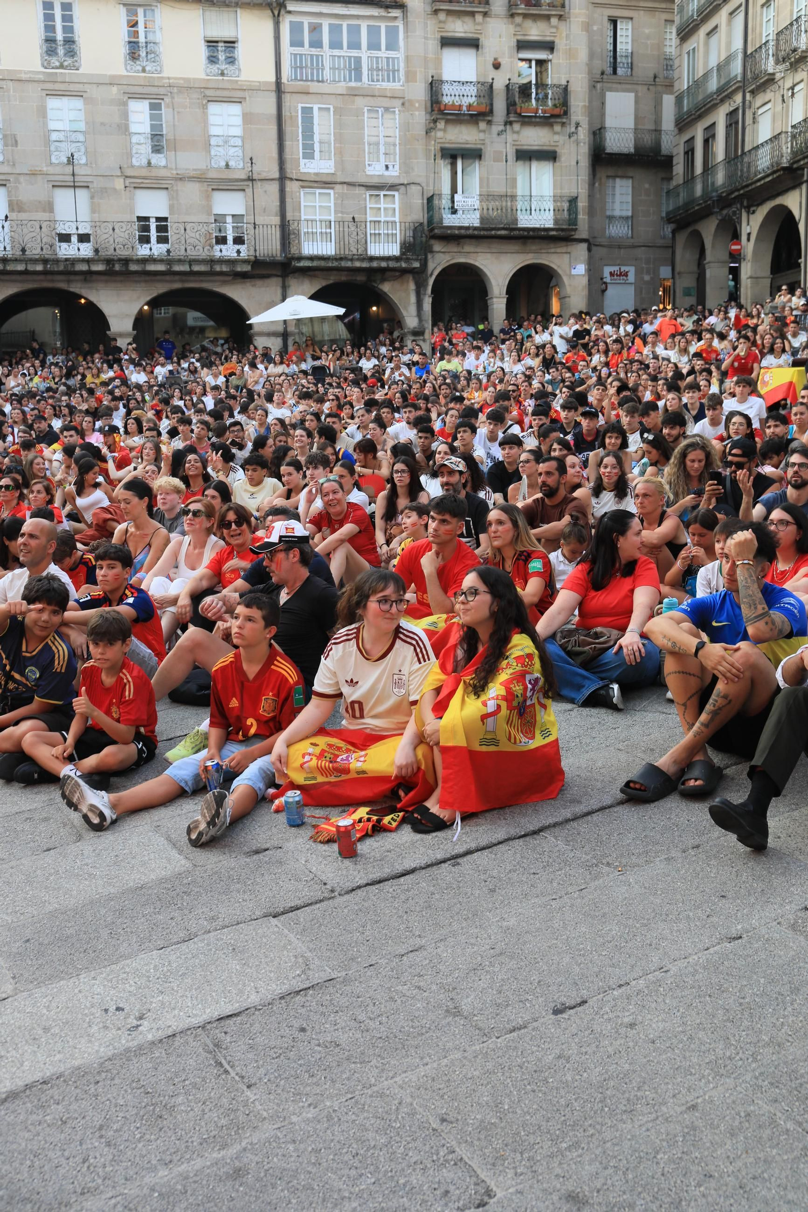 Galería | Ambiente y expectación en las terrazas de Ourense para disfrutar del partido de la selección española ante Portugal , en fotos