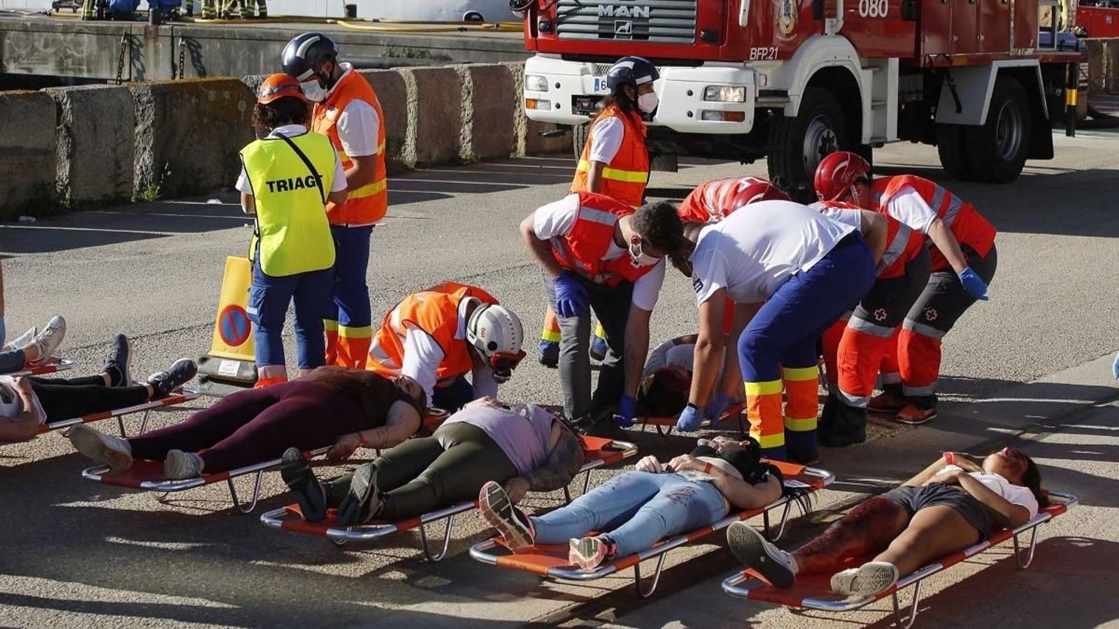 Los servicios de emergencias mostraron como se trabaja en este tipo de catástrofes.