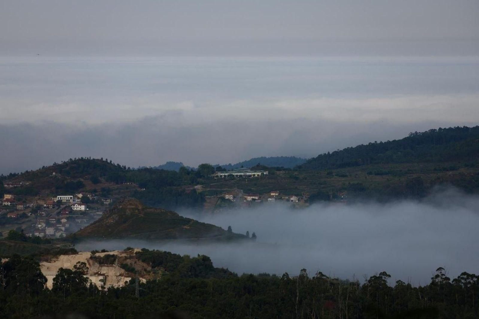 Galería | Un manto de niebla despierta a la Ría de Vigo tras la ola de calor