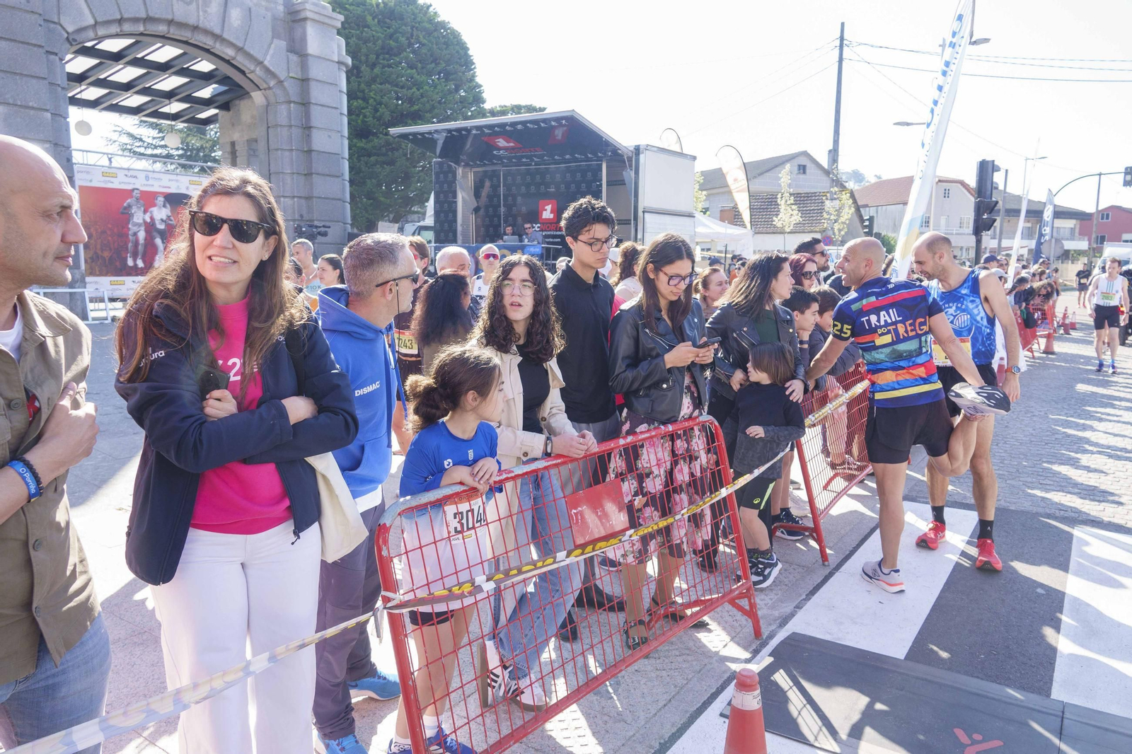 Galería | Pequeños y mayores se divierten en la 10K de Porriño