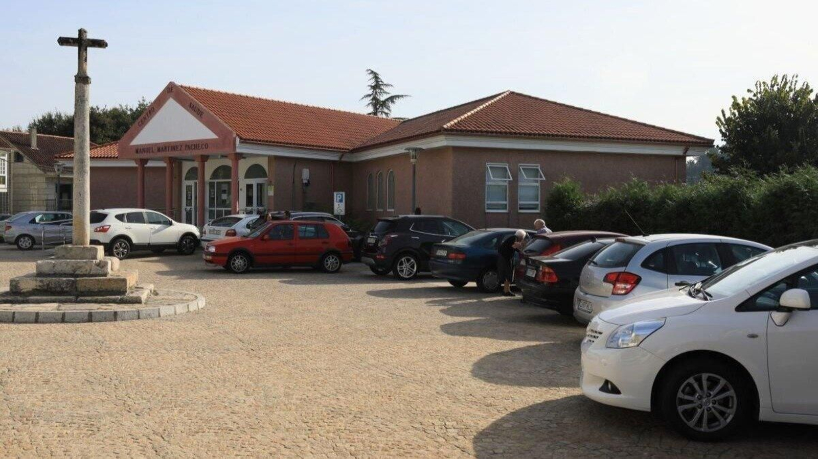 La plaza de O Toxal, en Outomuro, donde se concentran los principales servicios públicos. | Foto: José Paz