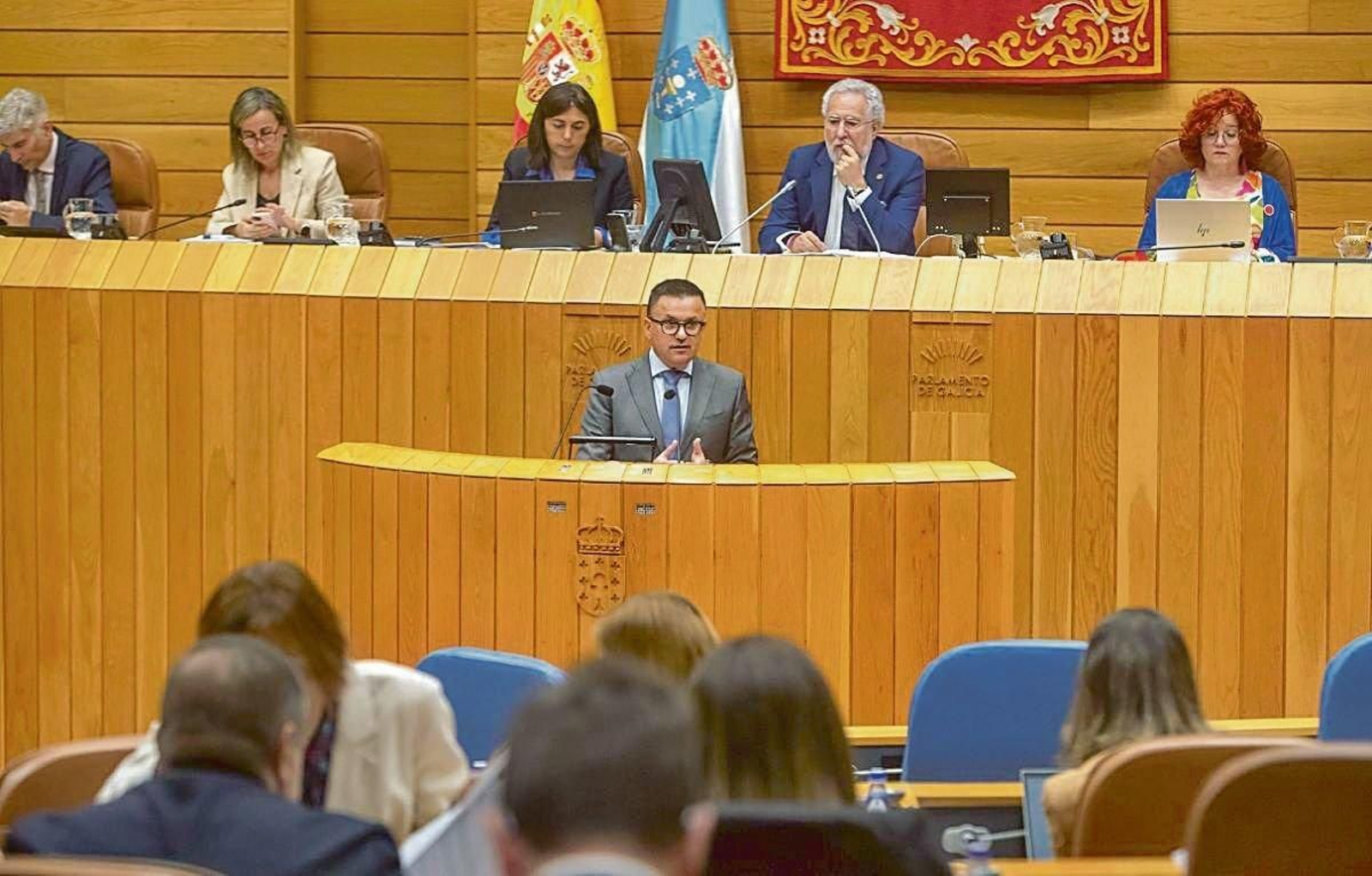 El conselleiro de Emprego, José González, ayer en el Parlamento,