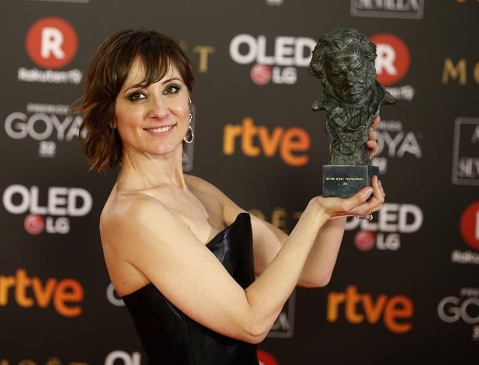 Las actriz Nathalie Poza, al término de la gala de la 32 Edición de los Premios Goya