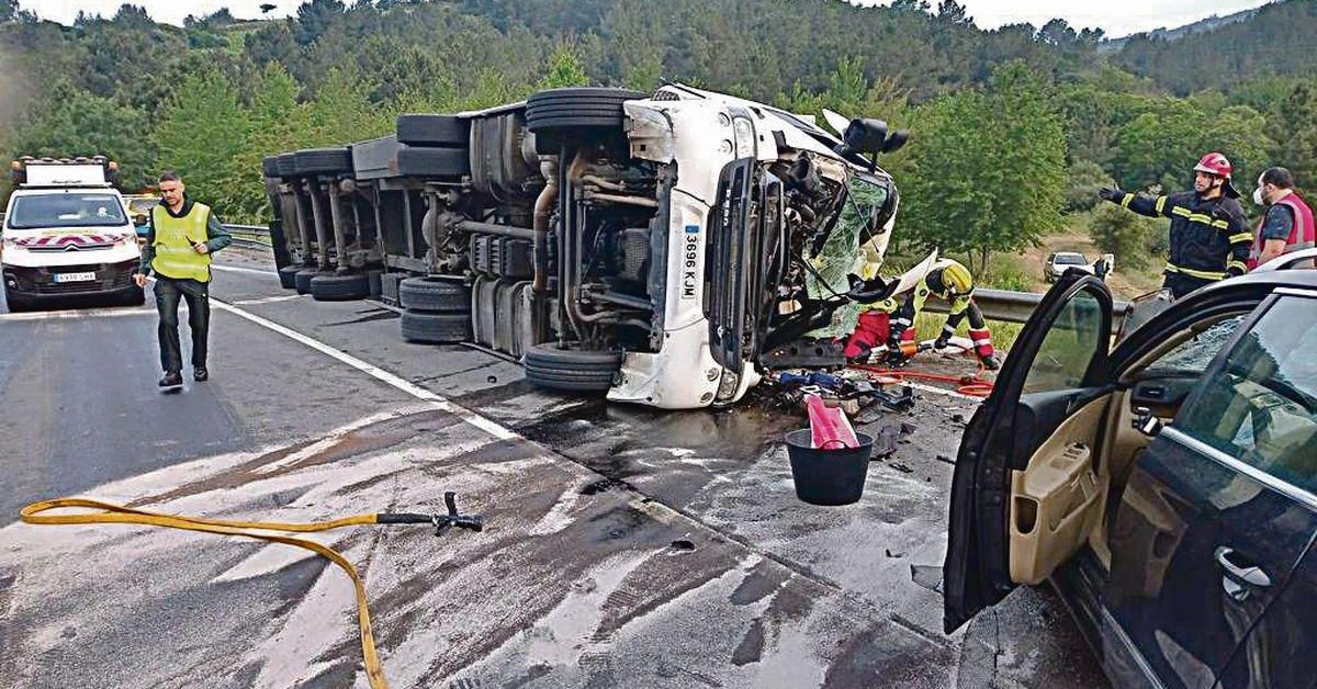 Dos muertos y tres heridos en un accidente en la N-120