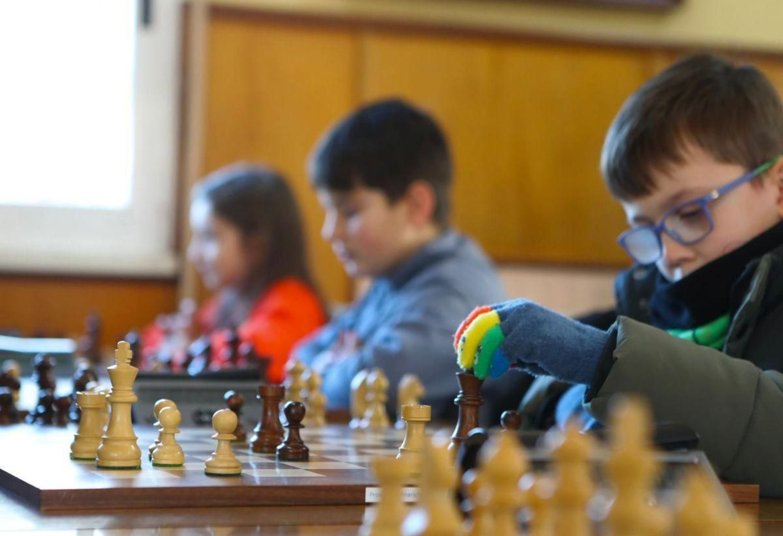 El rey de piezas negras, dispuesto a moverse por el tablero en el torneo de menores en Barrocás.