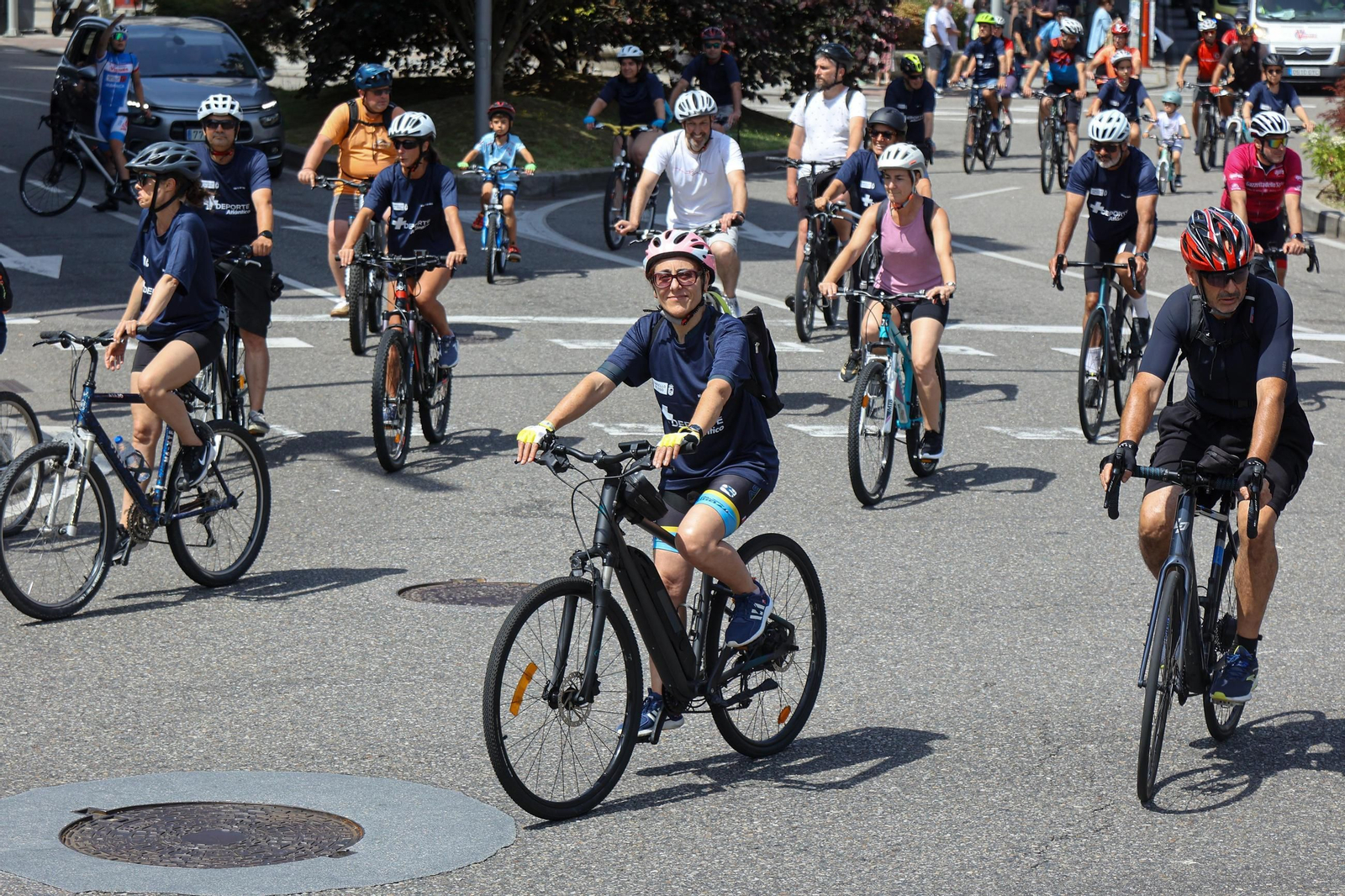 Galería | El ciclismo toma Vigo con la primera edición del Día de la Bici de Atlántico