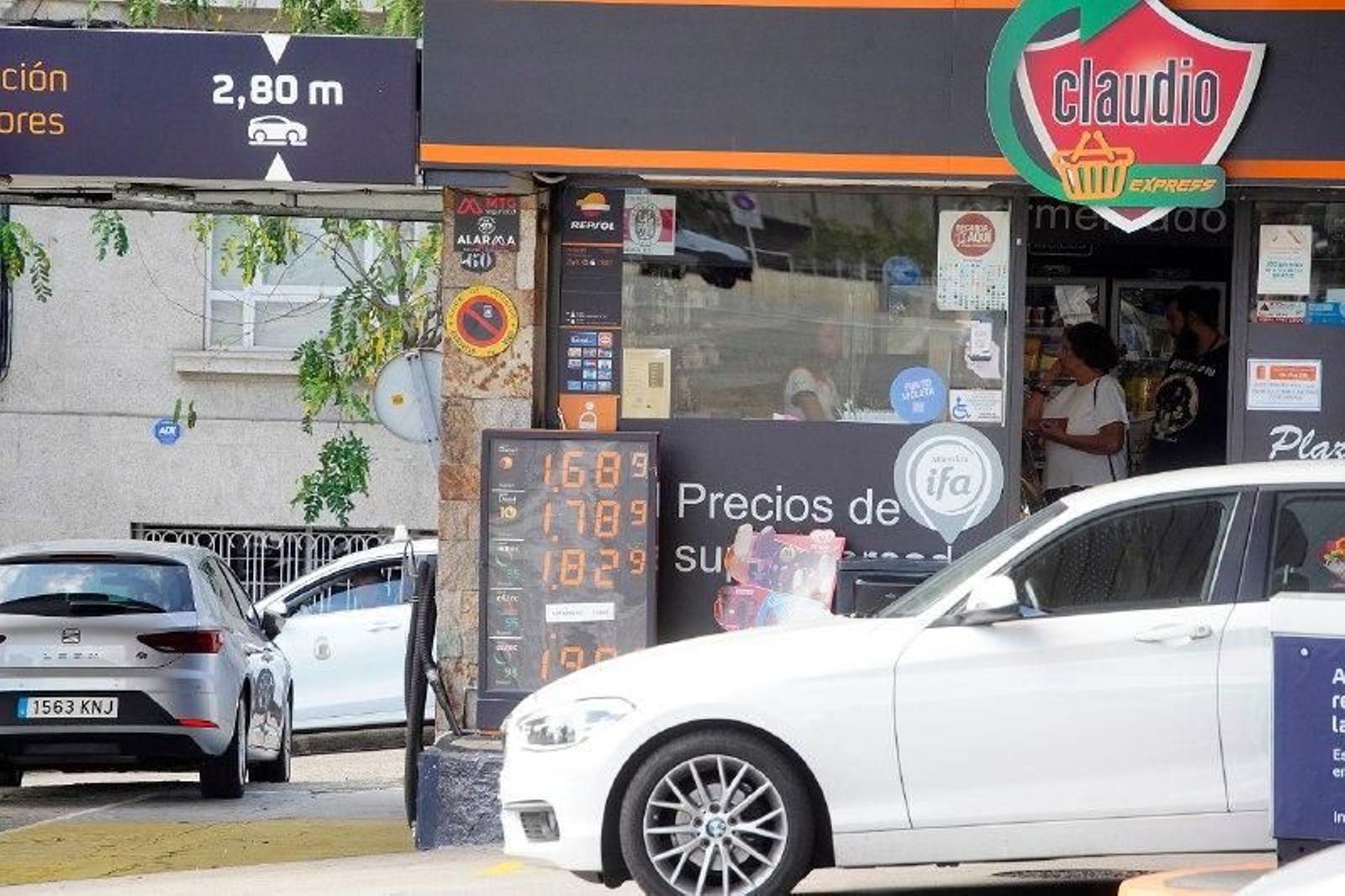 El diésel cotiza en Vigo de media a 1,62 euros y a 1,74 la gasolina.