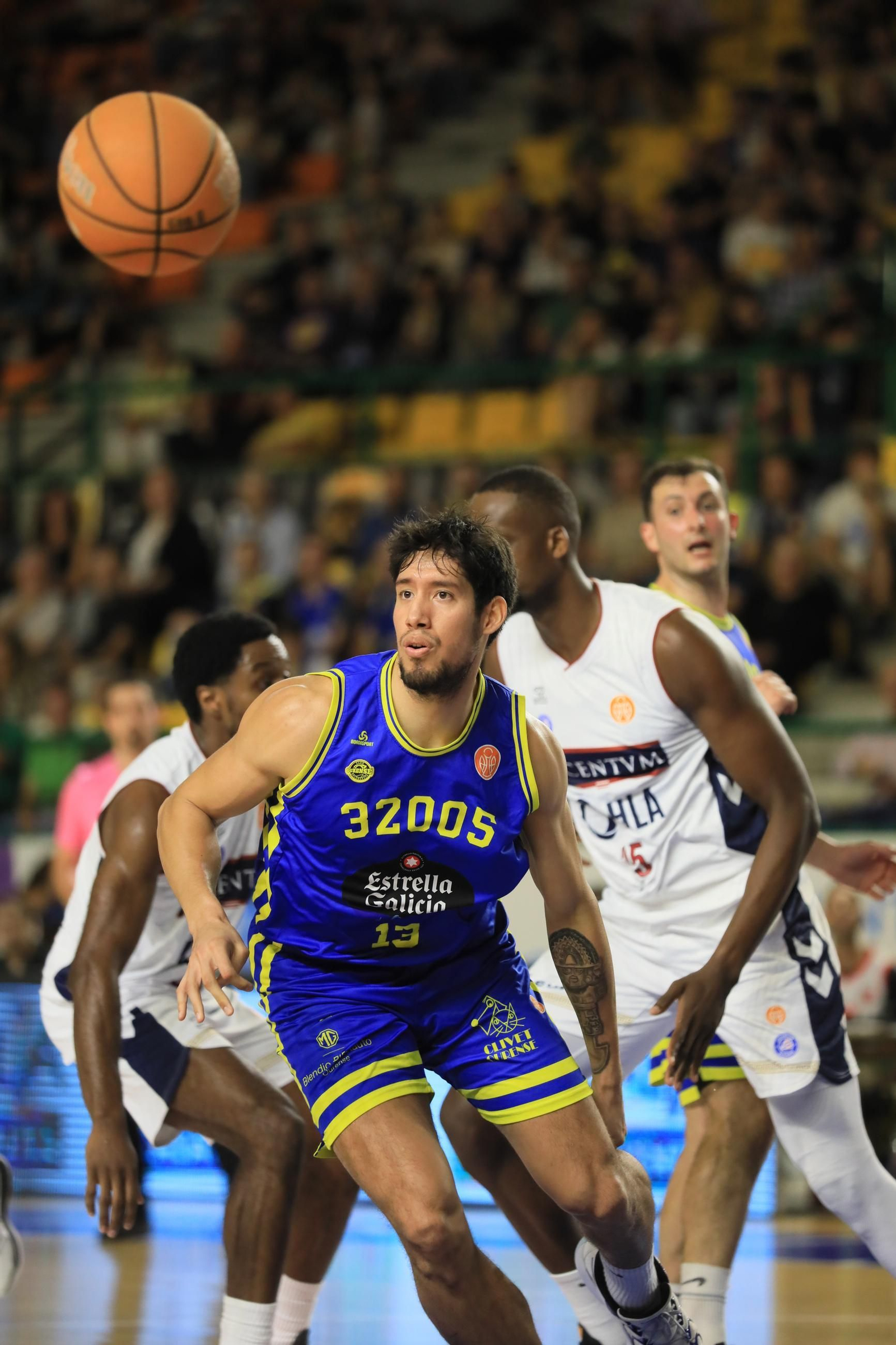 Galería | Noche triste en el Pazo con la derrota del COB ante el Alicante (79-83)