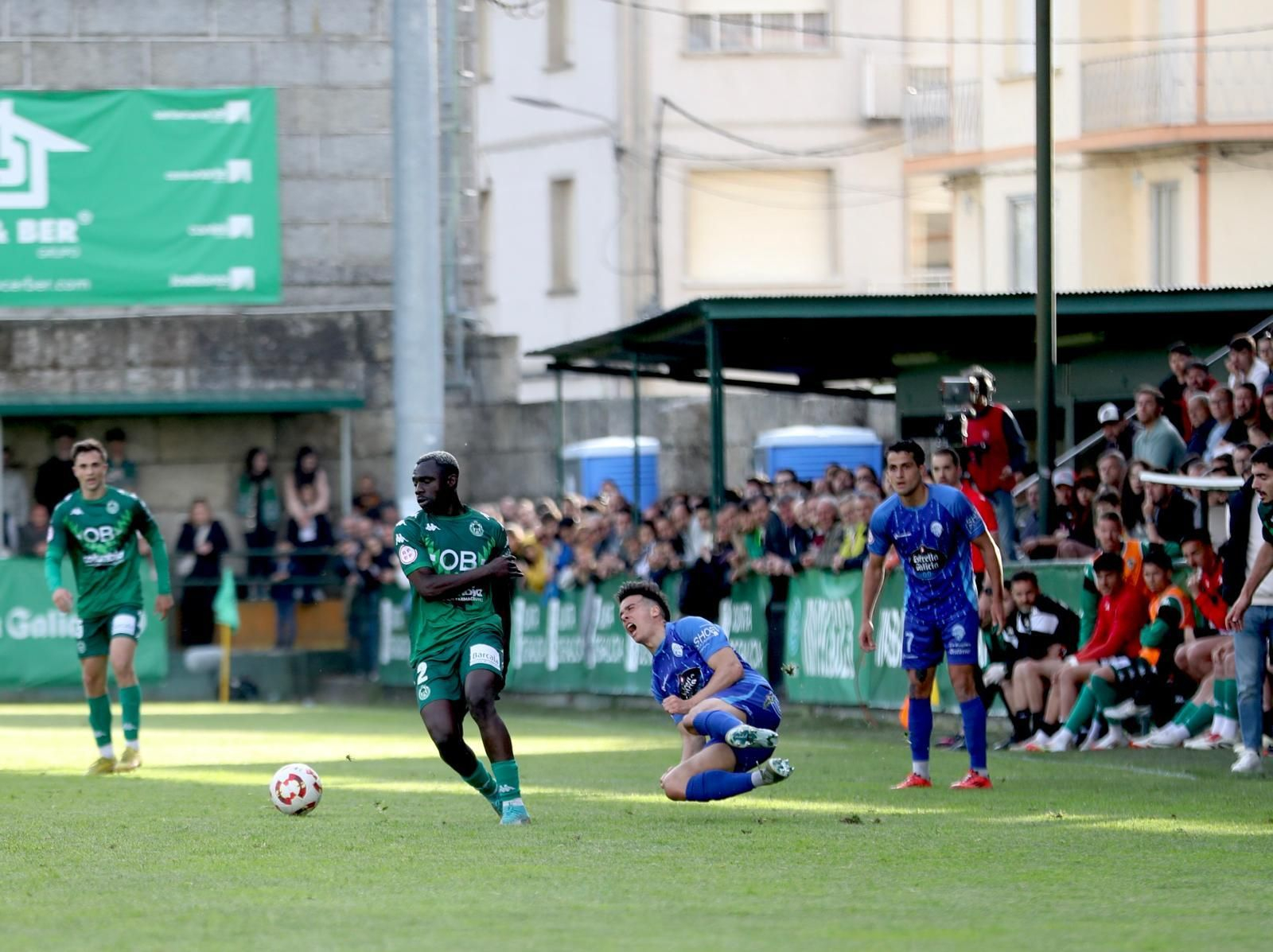 Galería | Empate a uno entre el CD Arenteiro y Ourense CF en el derbi termal