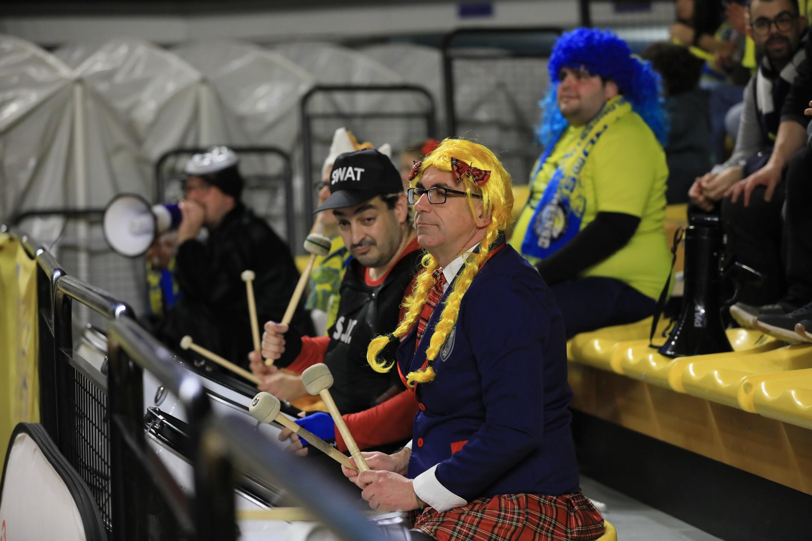 Galería | El Pazo disfruta de un sábado de baloncesto y Entroido
