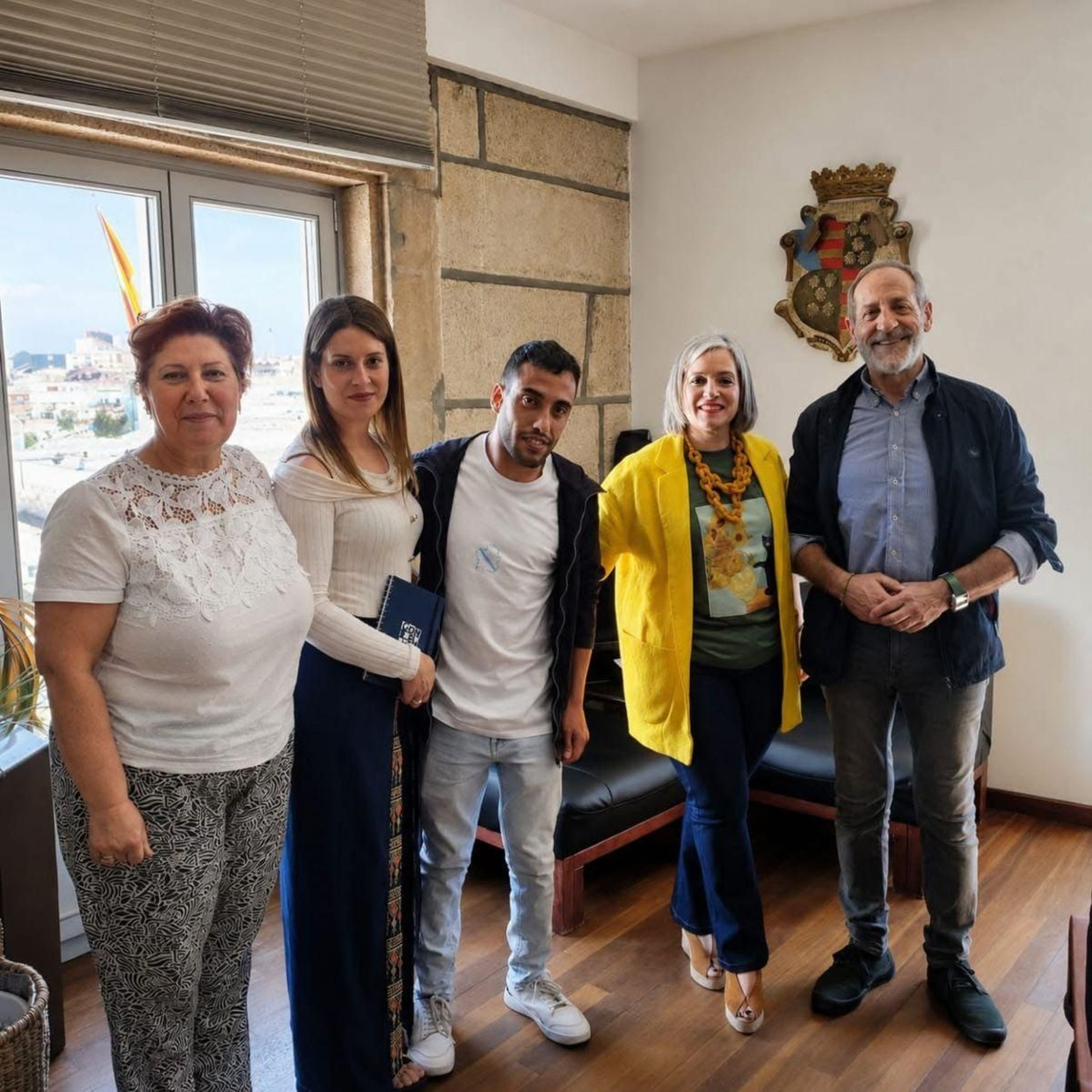 Brais junto a representantes de Cogami y del Concello.