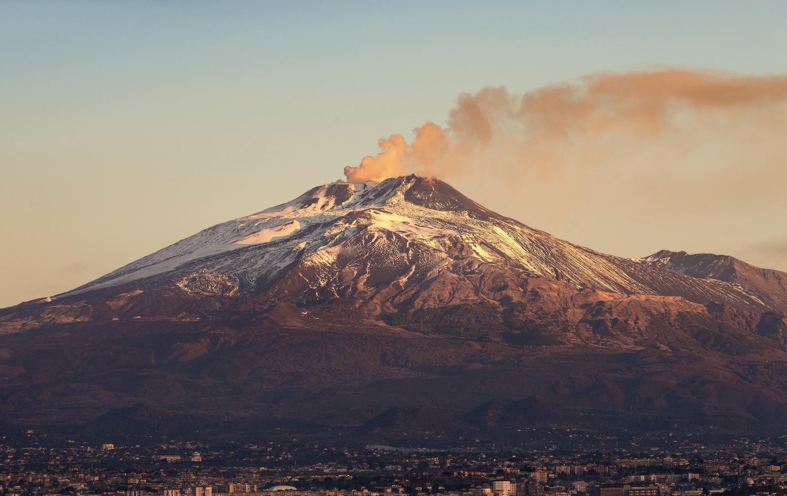El volcán Etna entra en erupción