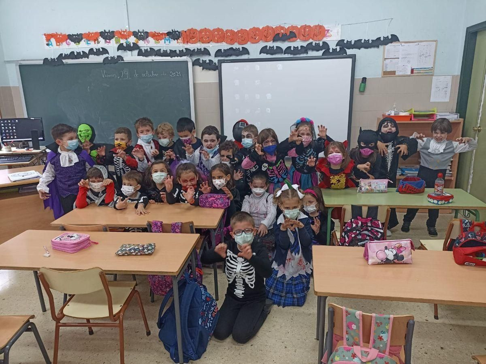 Mestre Vide. O colexio tamén se decorou para a ocasión.