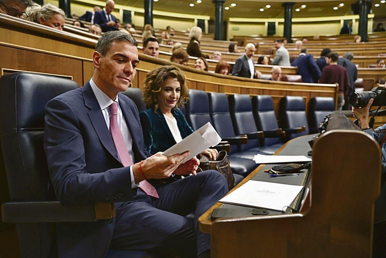 Pedro Sánchez y la ministra de Hacienda María Jesús Montero.