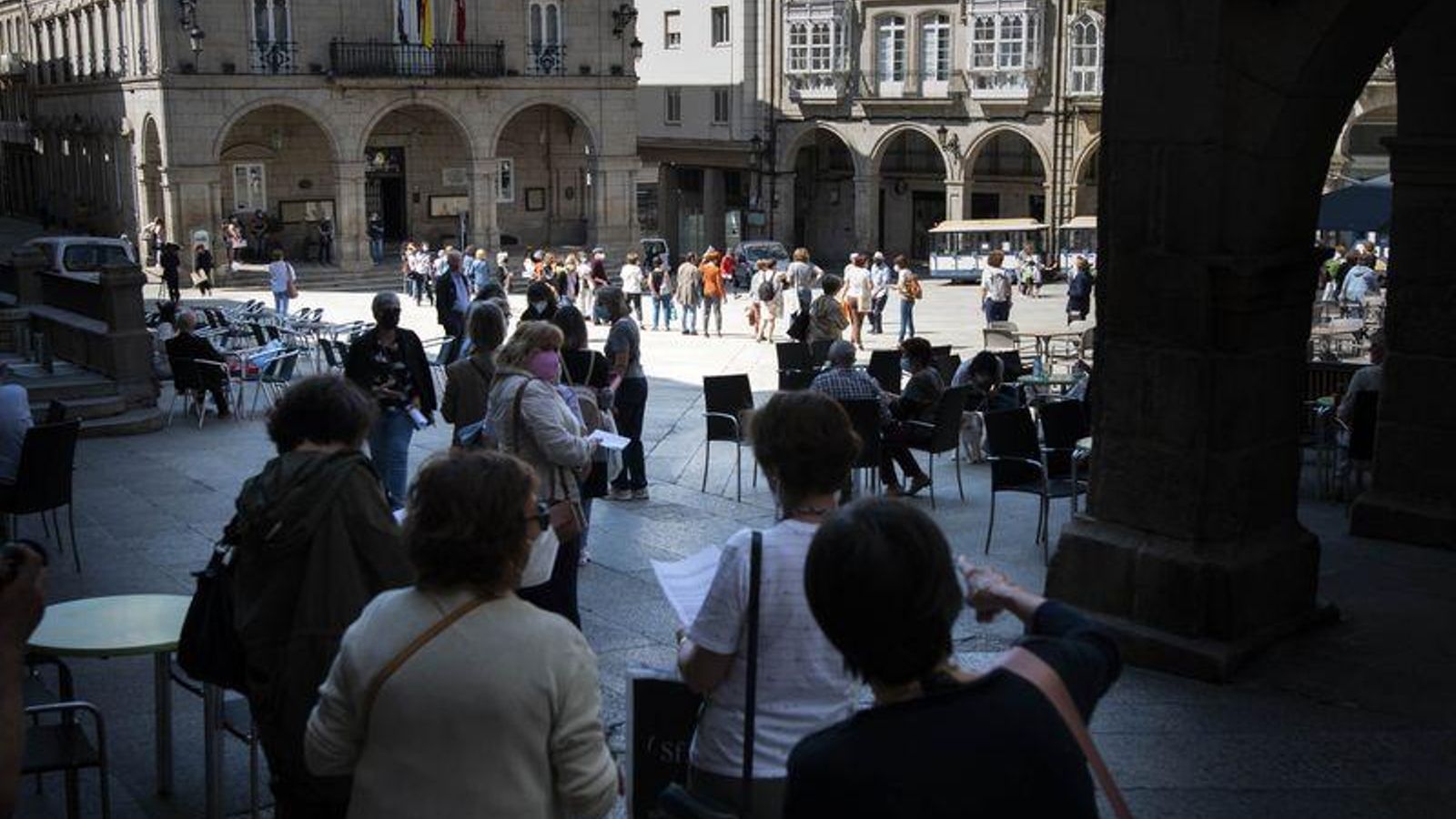 Ourense 28/5/21 Colas en el registro del concello de Ourense para la universidad popular  Fotos Martiño Pinal
