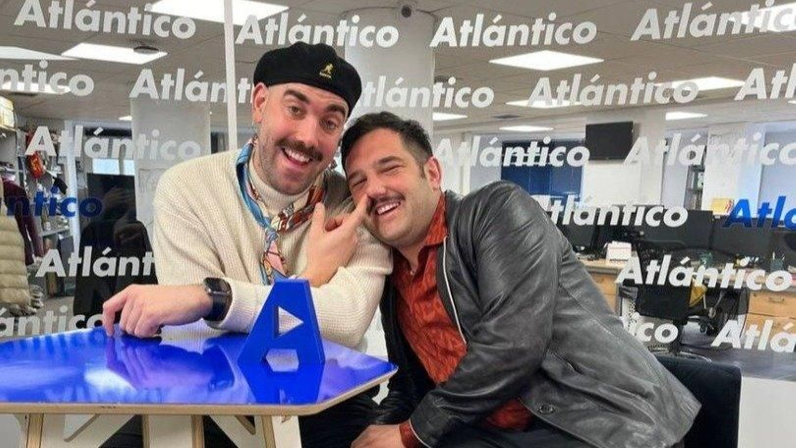 Samuel e Matías, de The Rapants, no set de Atlántico TV.