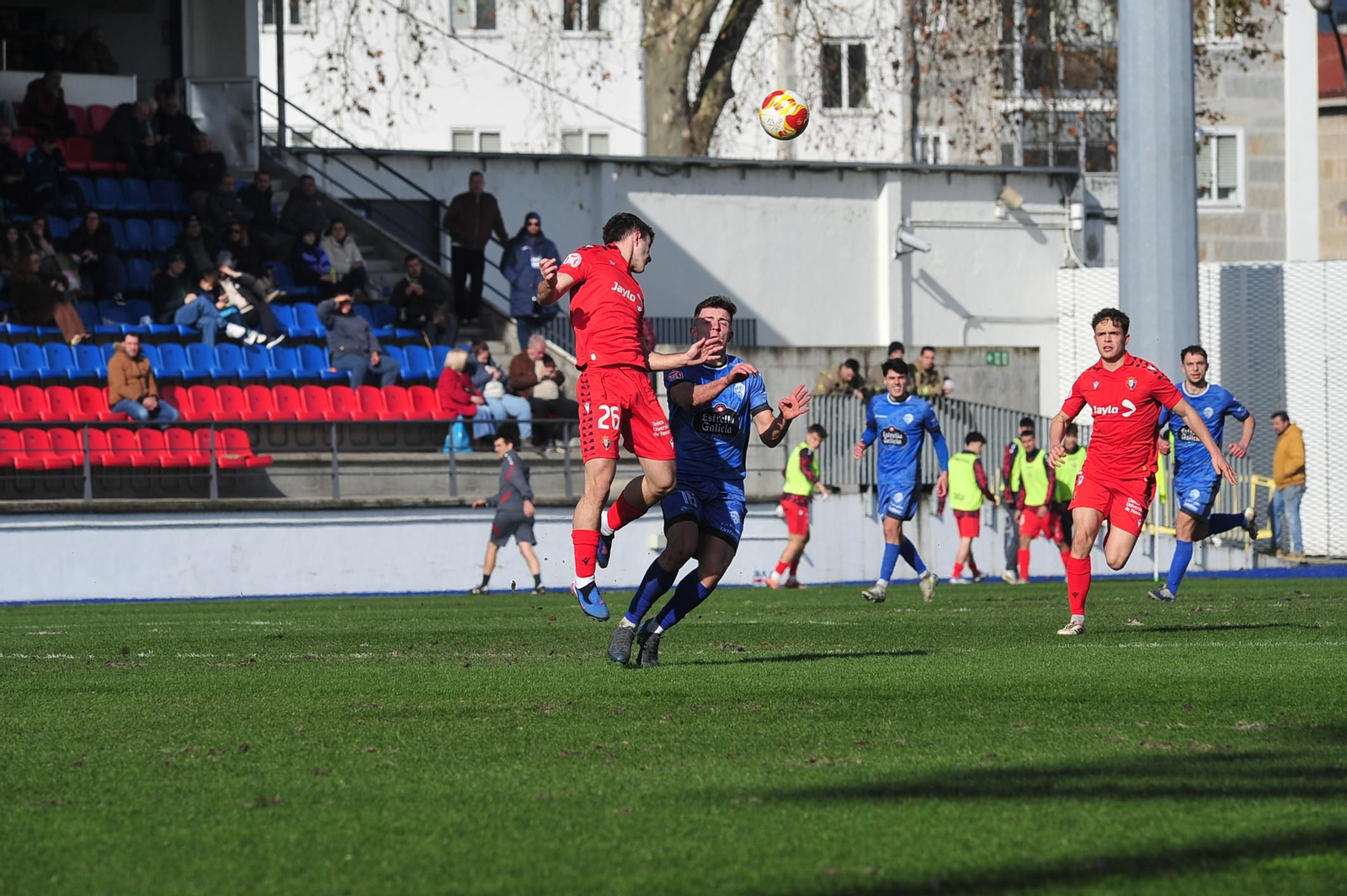 Galería | O Couto vive una nueva victoria del Ourense CF antes de la reforma del césped