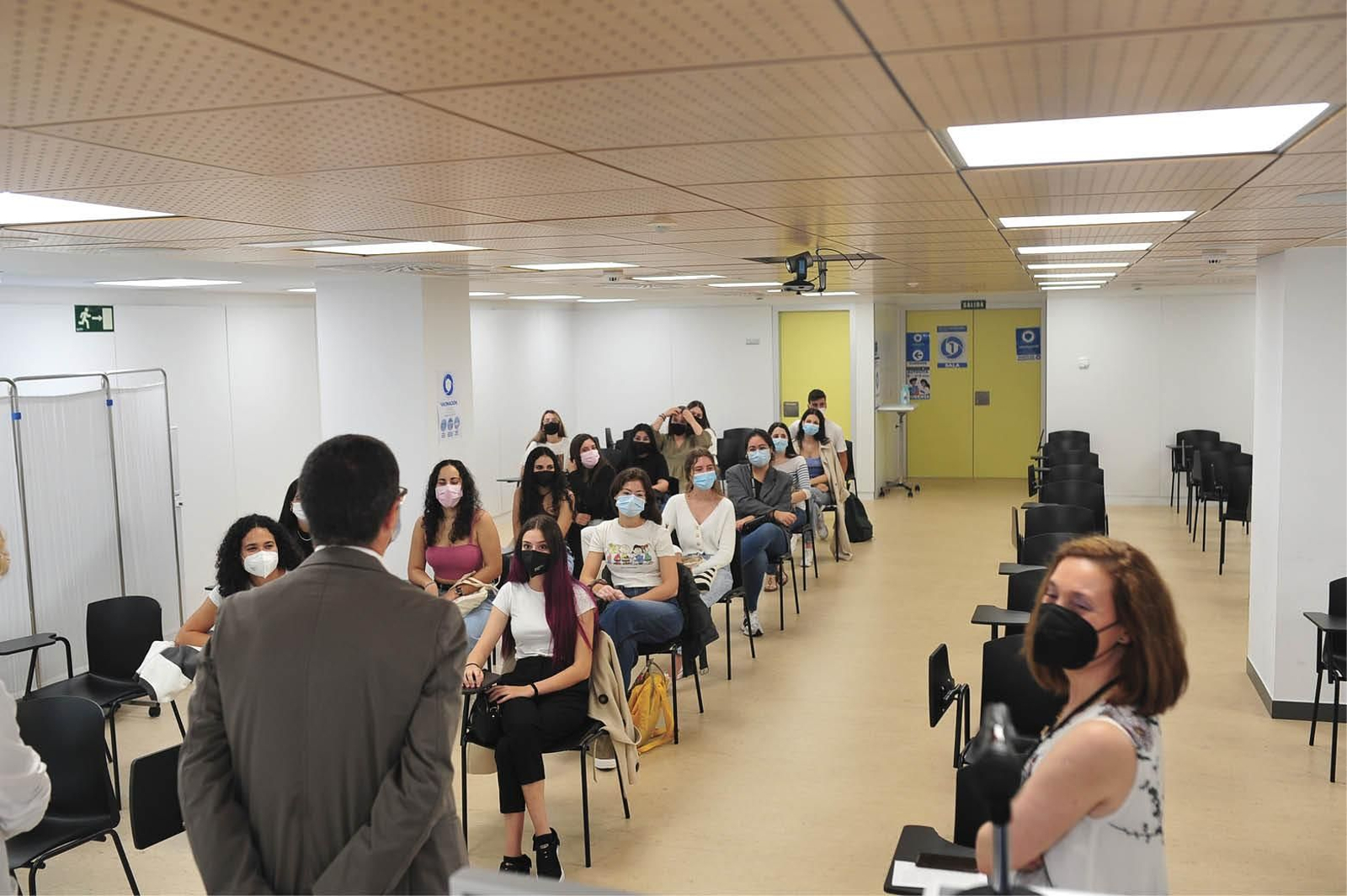 Acto de bienvenida para uno de los grupos de nuevos alumnos de Enfermería.
