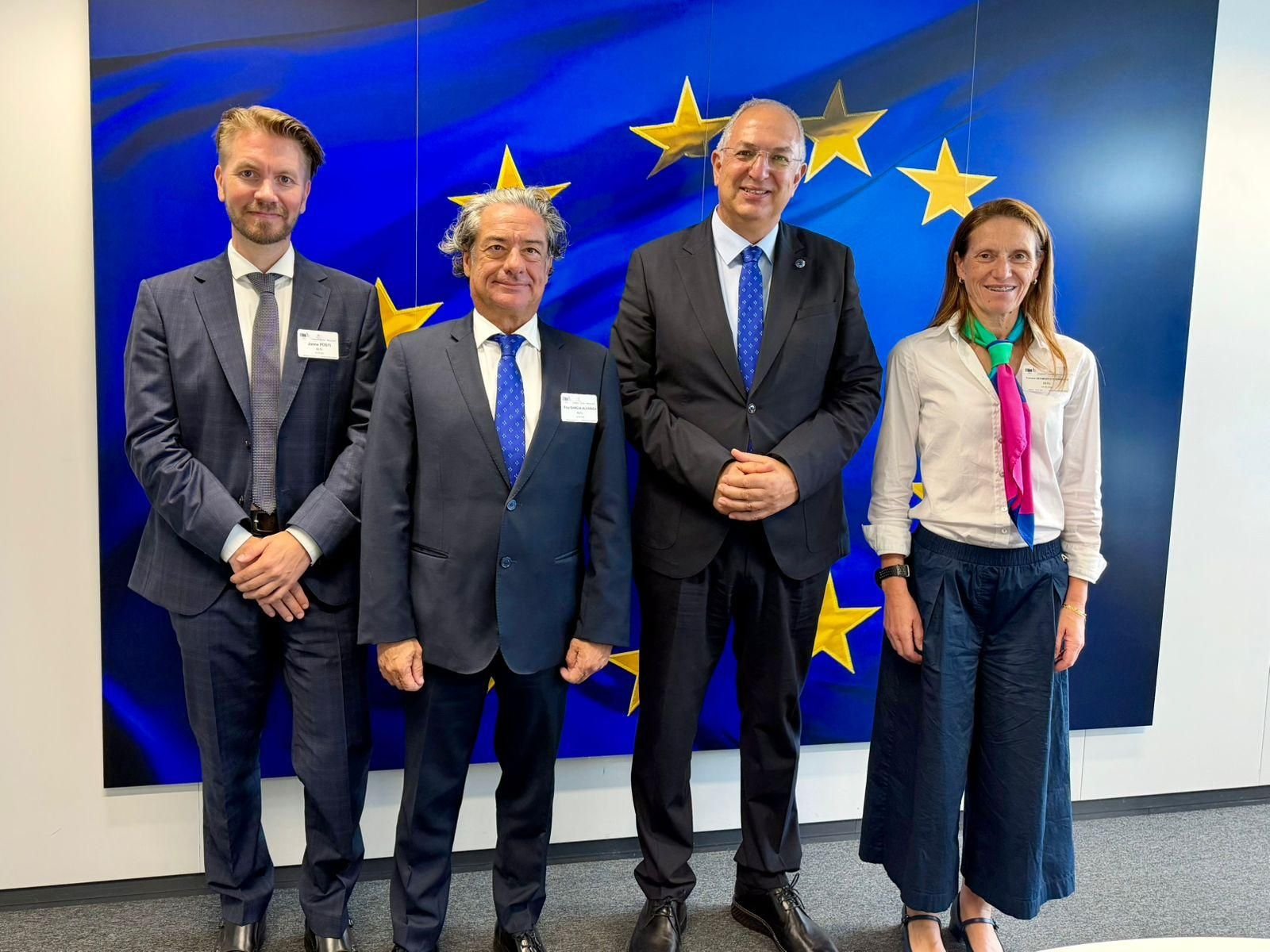 Janne Posti, Eloy García, Costas Kadis y Yobana Bermúdez ayer en Bruselas.