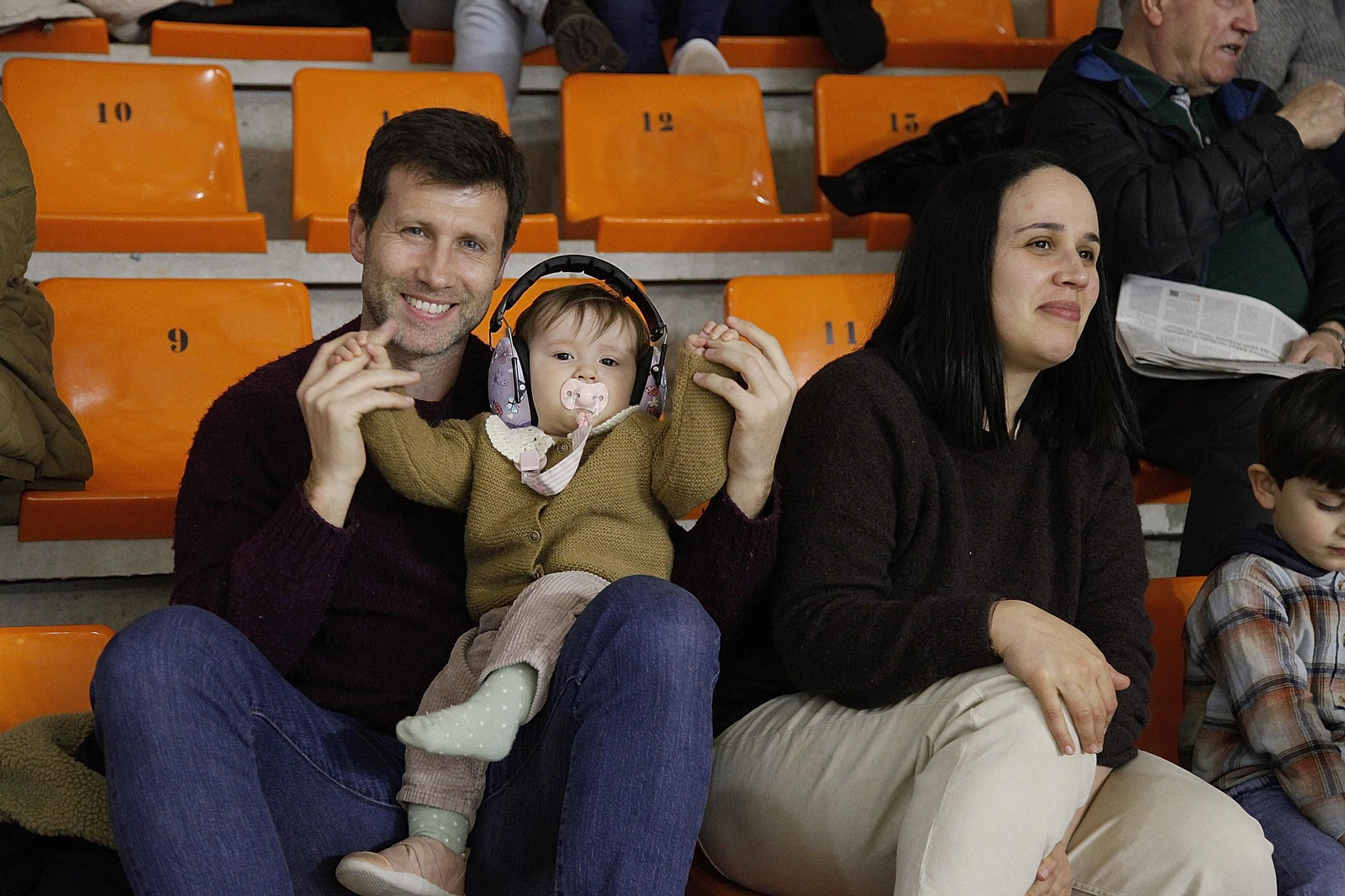 Más de 4.500 aficionados empujaron al COB contra el Estudiantes