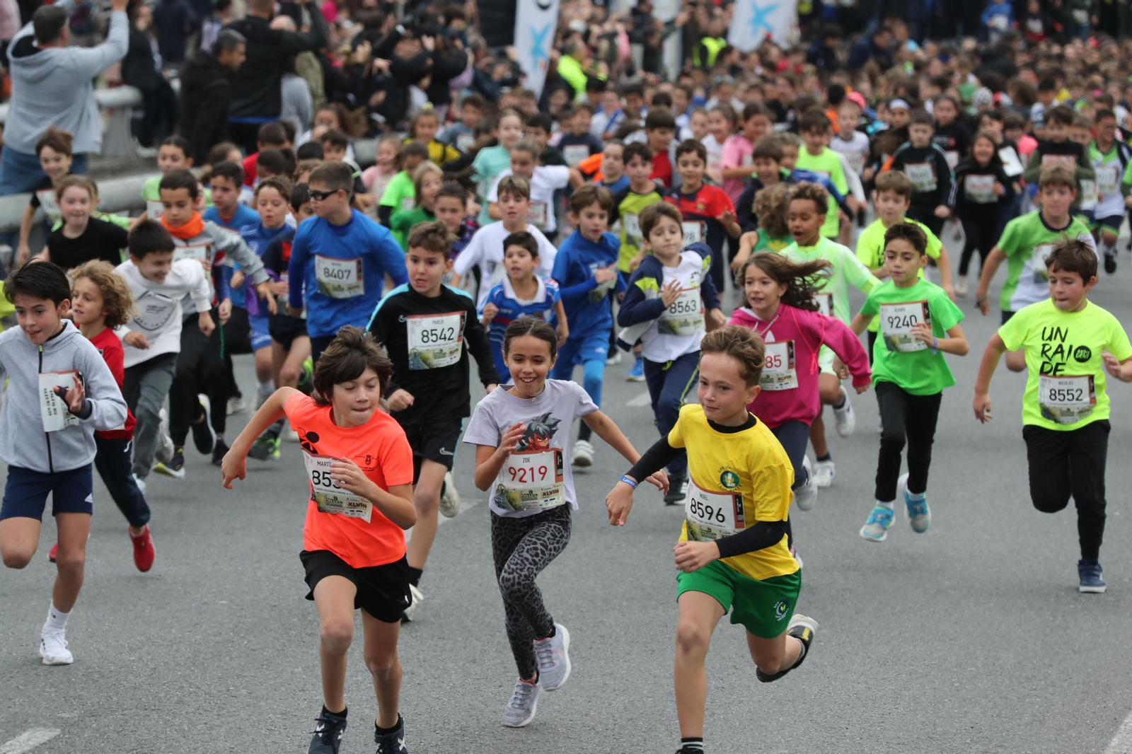 Galería |  Niños y jóvenes, también se divierten recorriendo Ourense durante la Carrera de San Martño