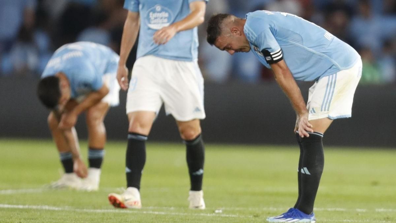 Iago Aspas medita tras el final del partido del pasado domingo ante el Getafe en Balaídos.