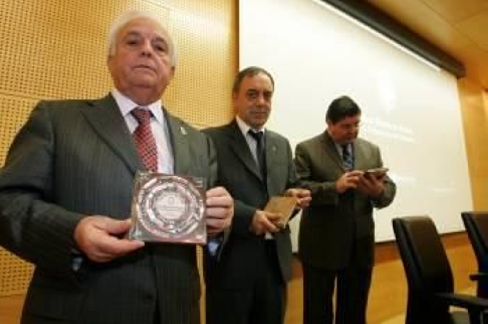 José Luis Baltar con el DVD