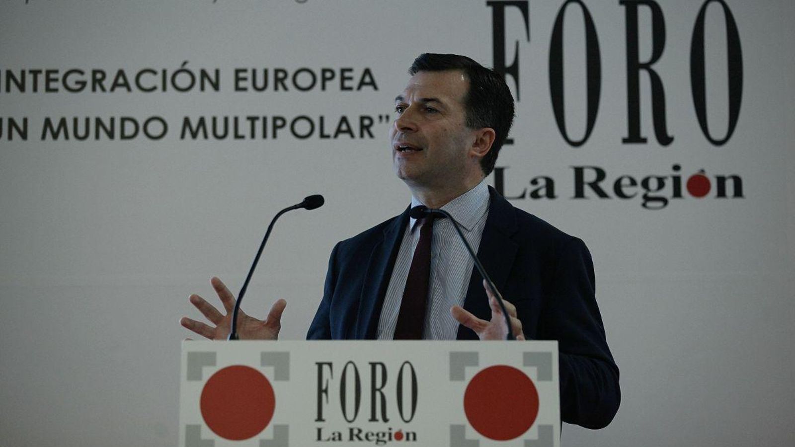 Gonzalo Caballero, durante la presentación del ponente.