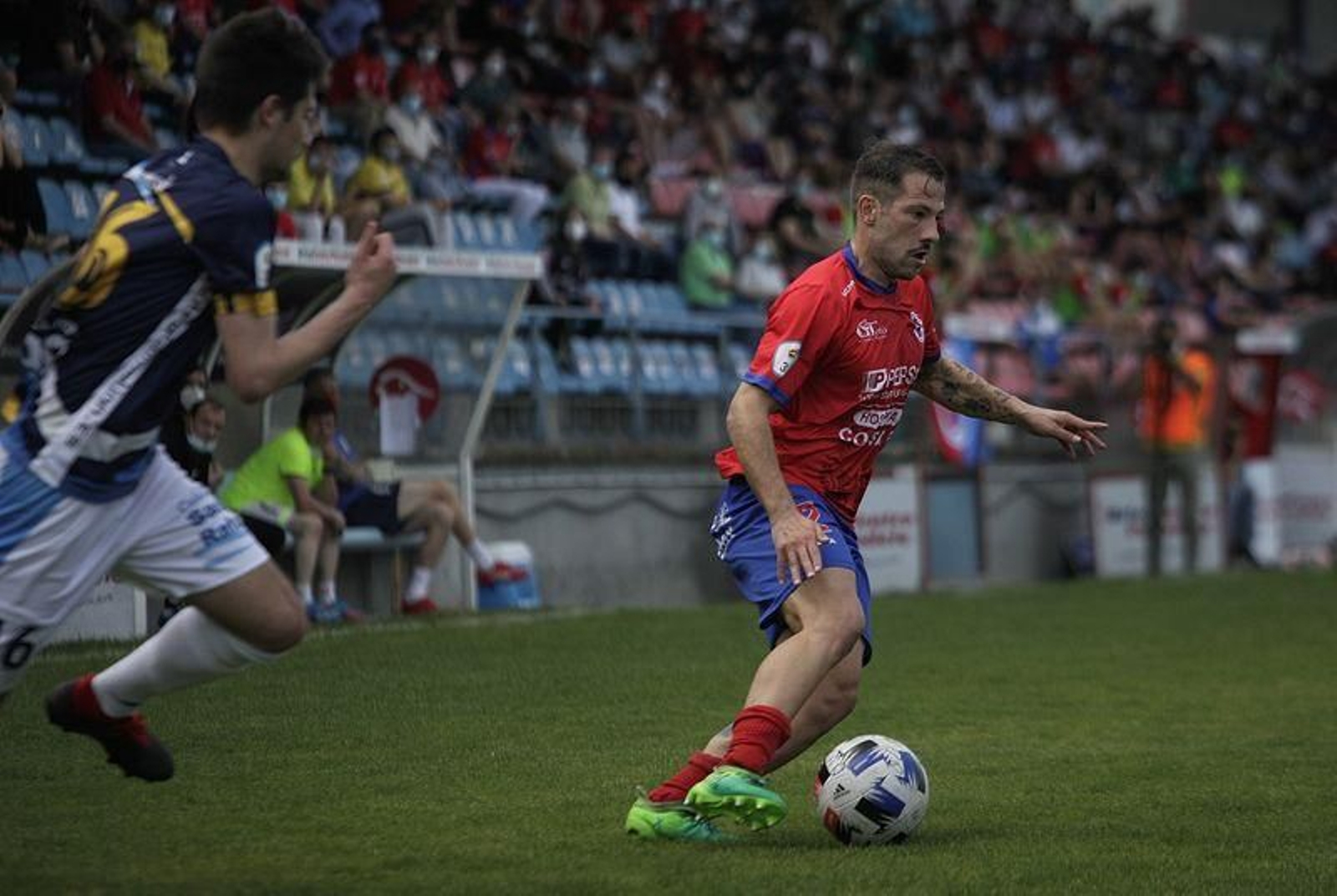 Varo, defensa de la UD Ourense. (FOTO: MIGUEL ÁNGEL)