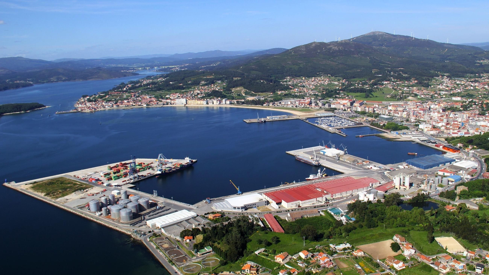 Imagen aérea del puerto de Vilagarcía de Arousa.