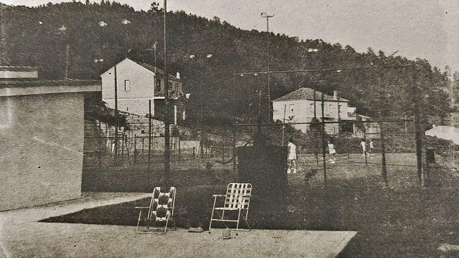 Vista de las tres pistas de tenis del Club en Ramirás.