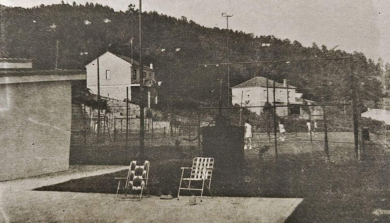 Vista de las tres pistas de tenis del Club en Ramirás.