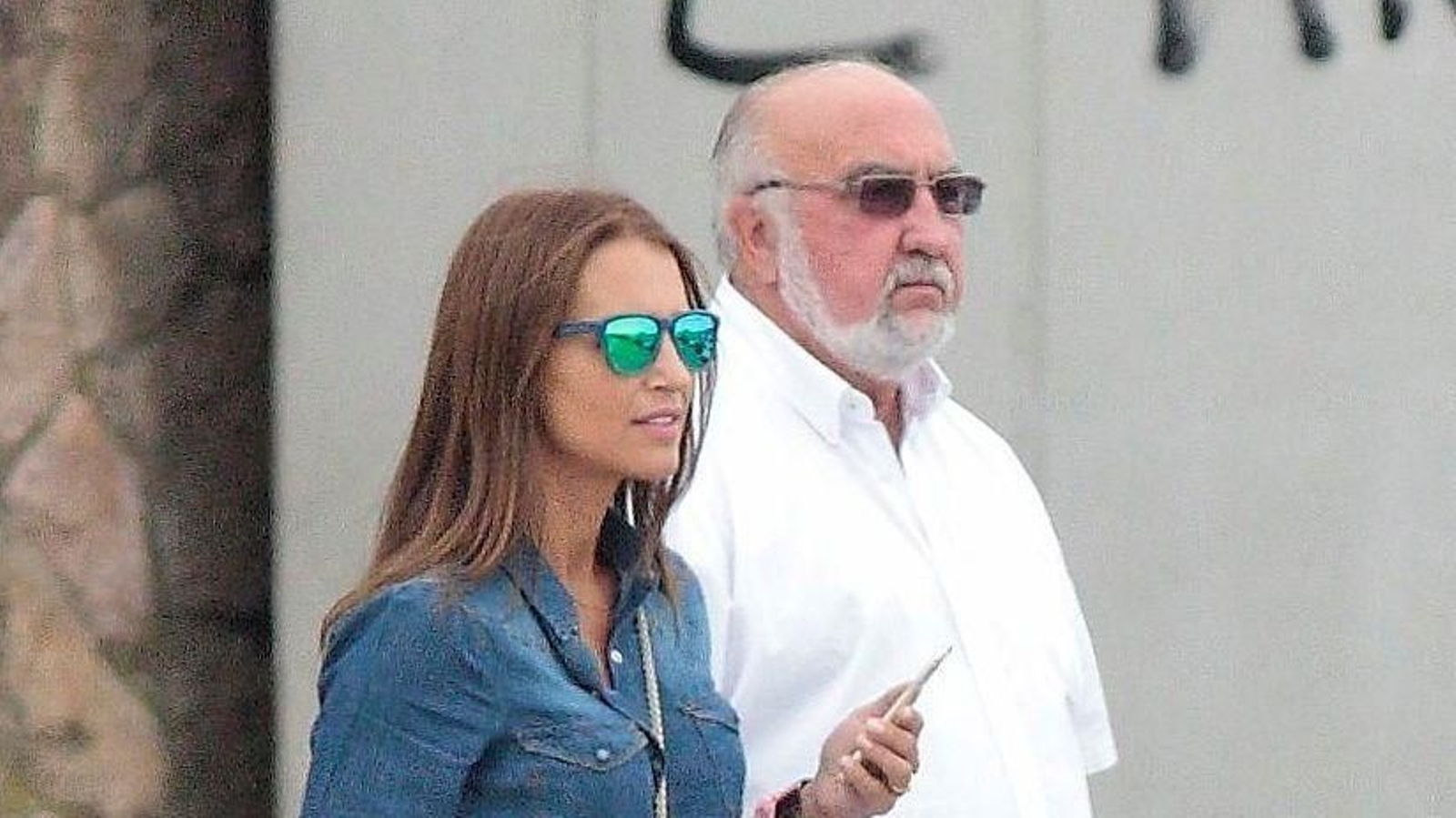 Paula Echevarría junto a su padre, Luis, en su tierra natal.